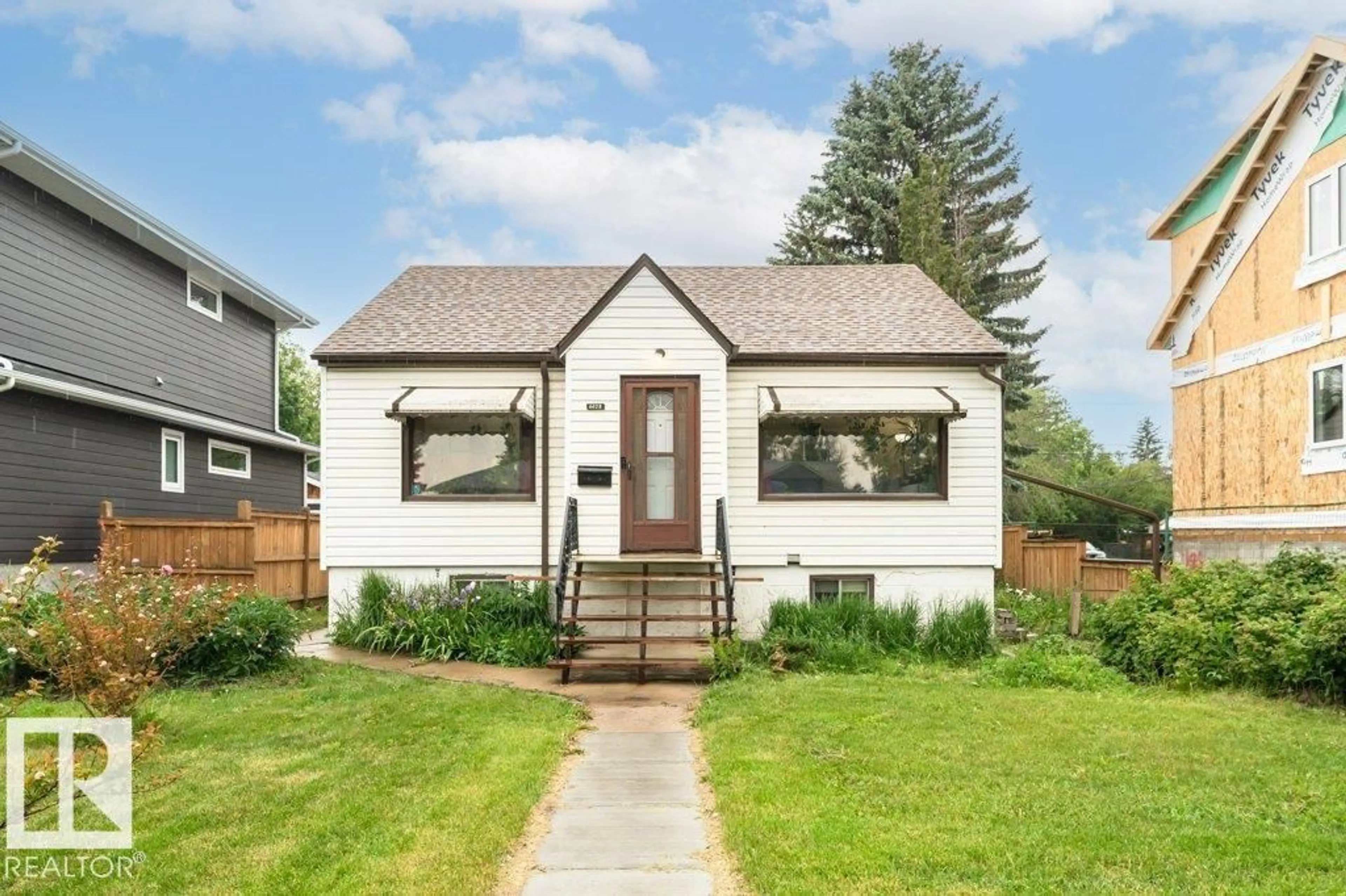 Home with vinyl exterior material, street for 6028 106 ST, Edmonton Alberta T6H2T7
