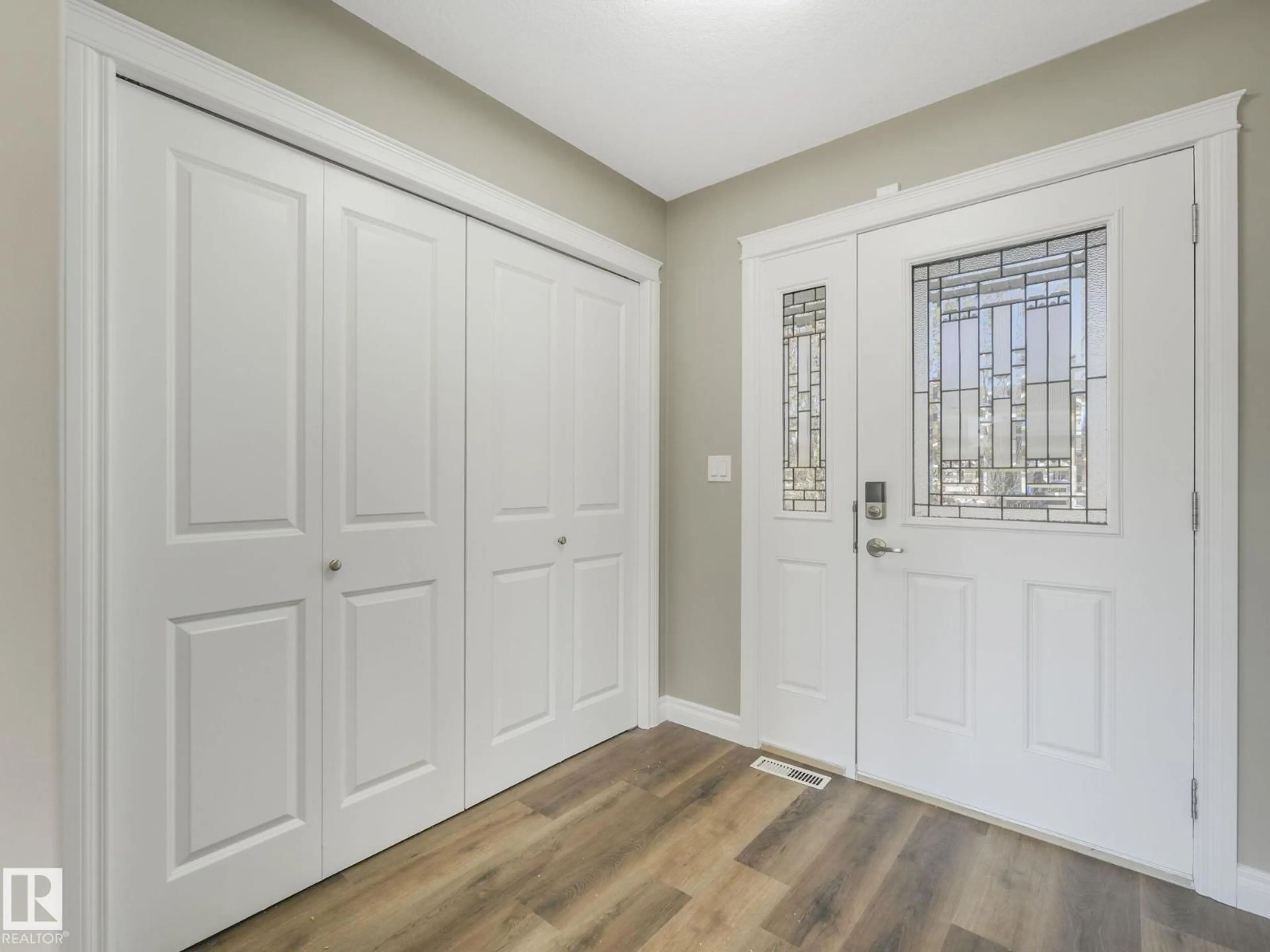Indoor entryway for 108 LAMPLIGHT DR, Spruce Grove Alberta T7X0G8