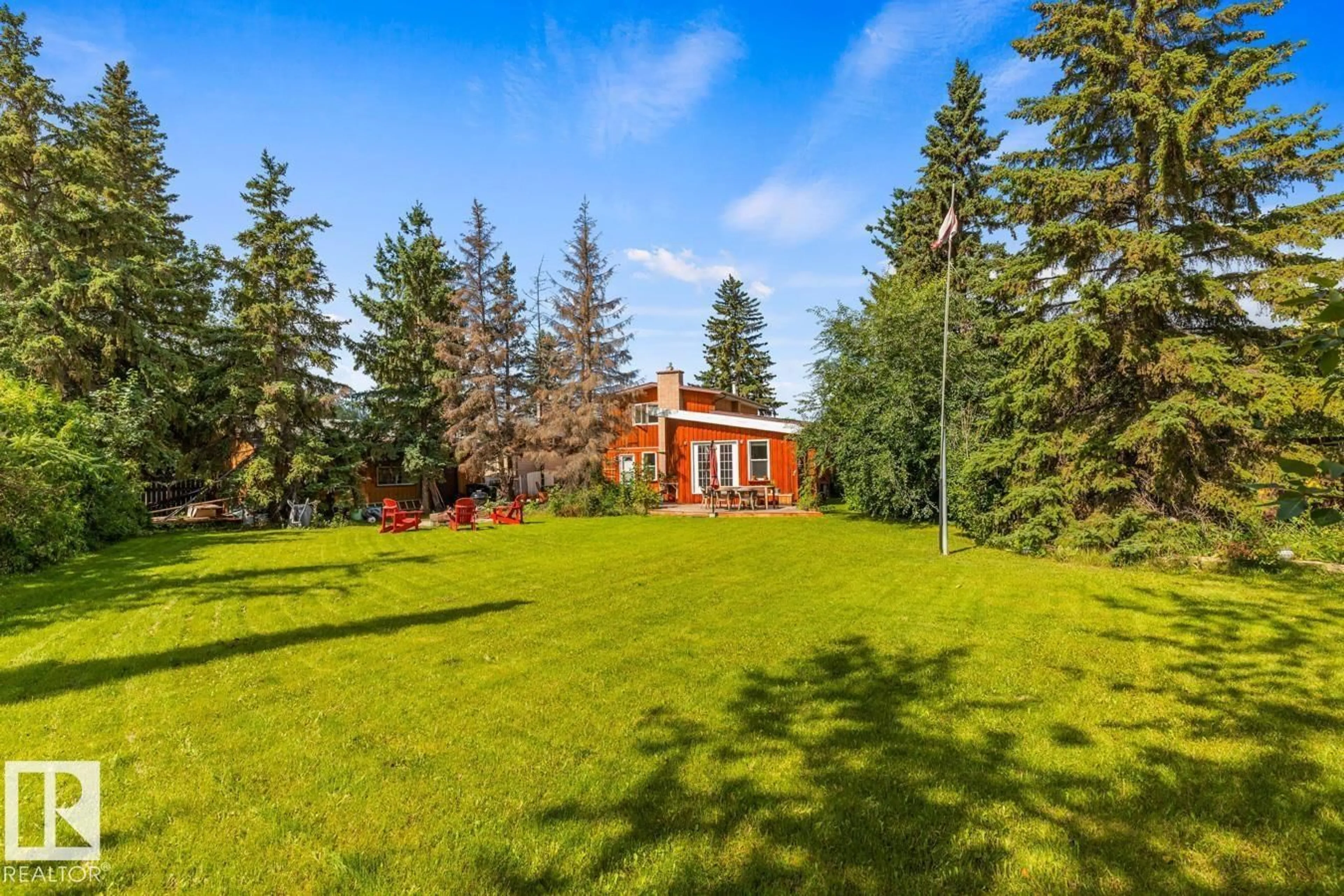 A pic from outside/outdoor area/front of a property/back of a property/a pic from drone, unknown for 8511 24 AV, Edmonton Alberta T6K2W3