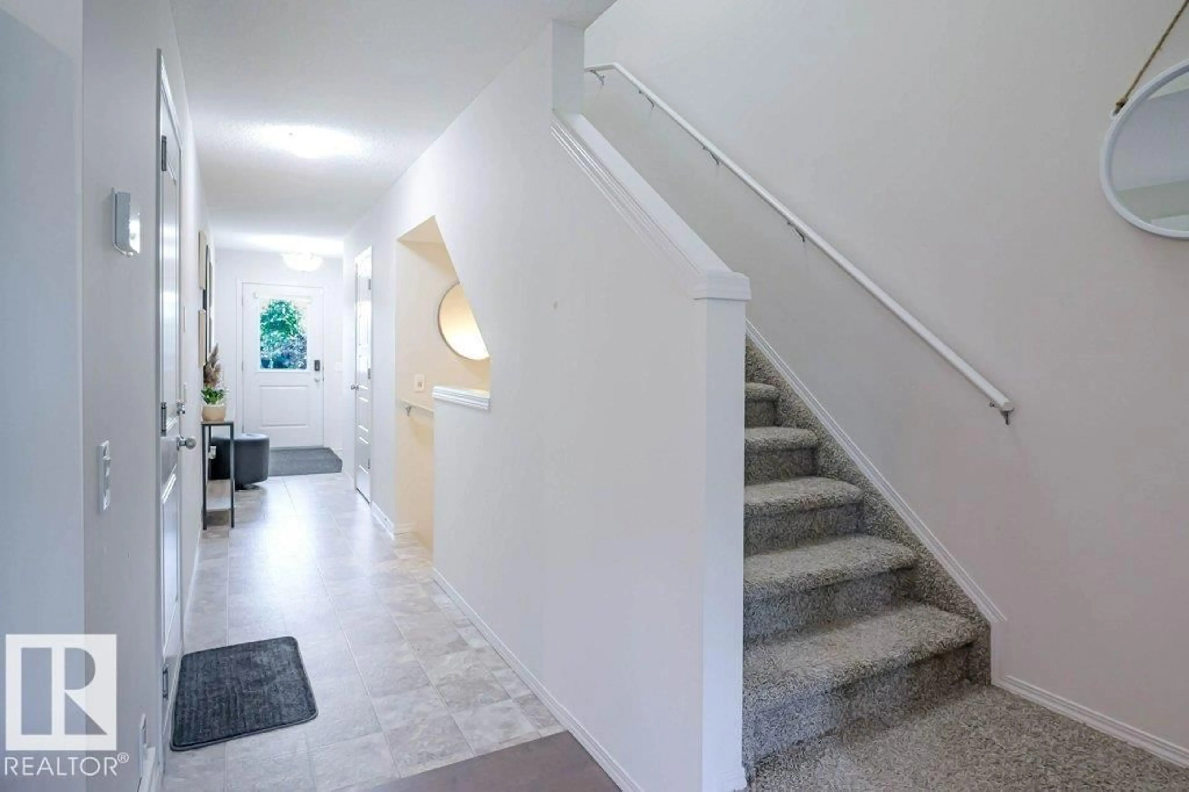 Indoor foyer for 12 ARALIA CV, Spruce Grove Alberta T7X0V4
