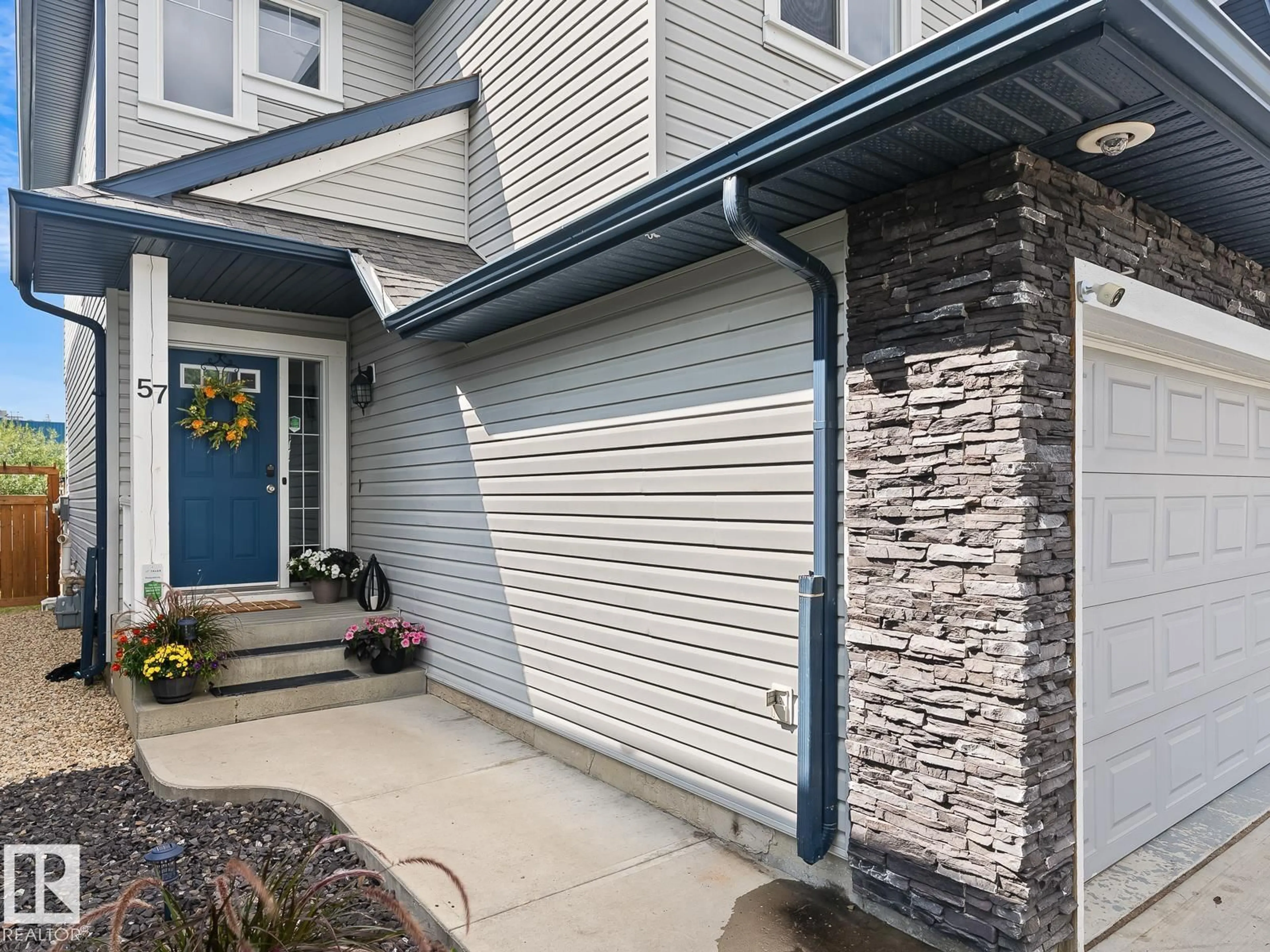 Home with vinyl exterior material, street for 57 MEADOWLAND CR, Spruce Grove Alberta T7X0P9