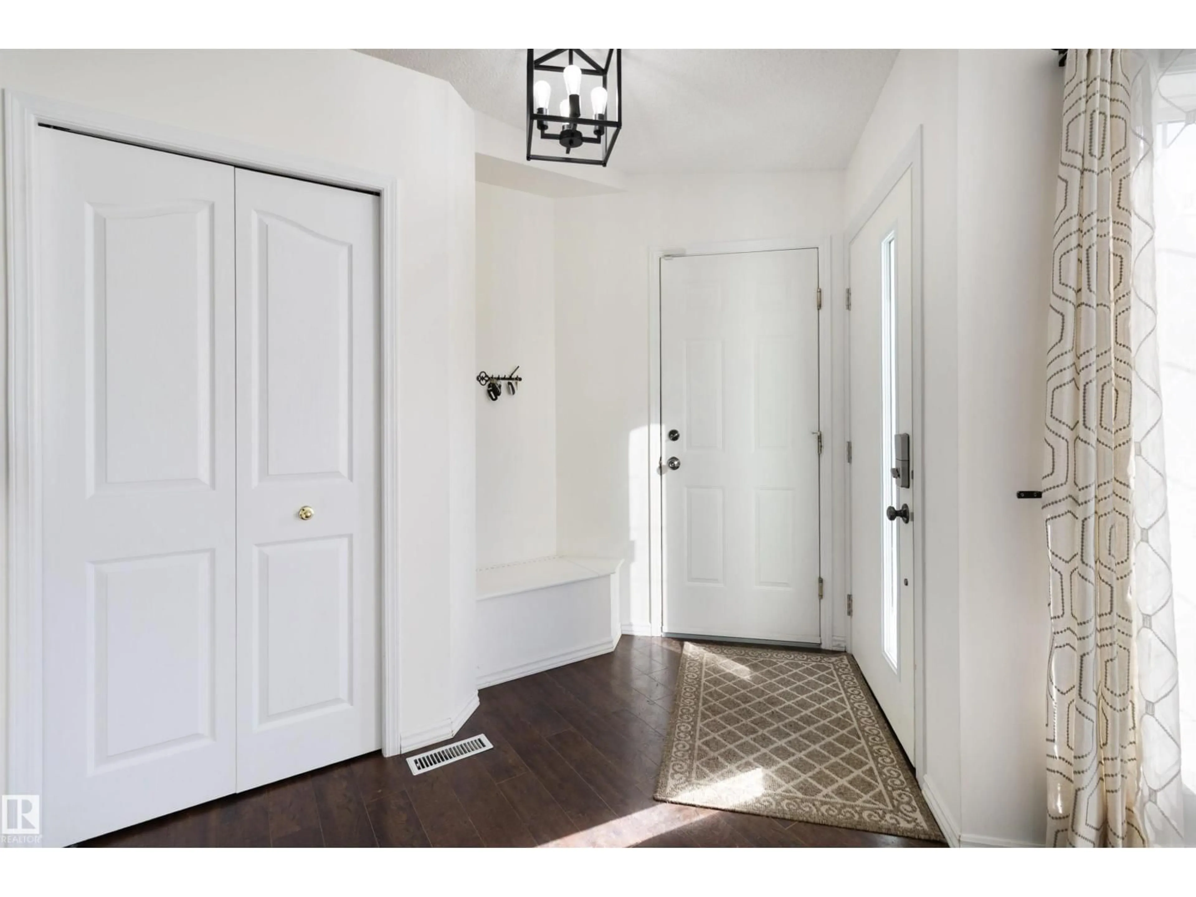 Indoor entryway for 13116 36 ST, Edmonton Alberta T5A5C7