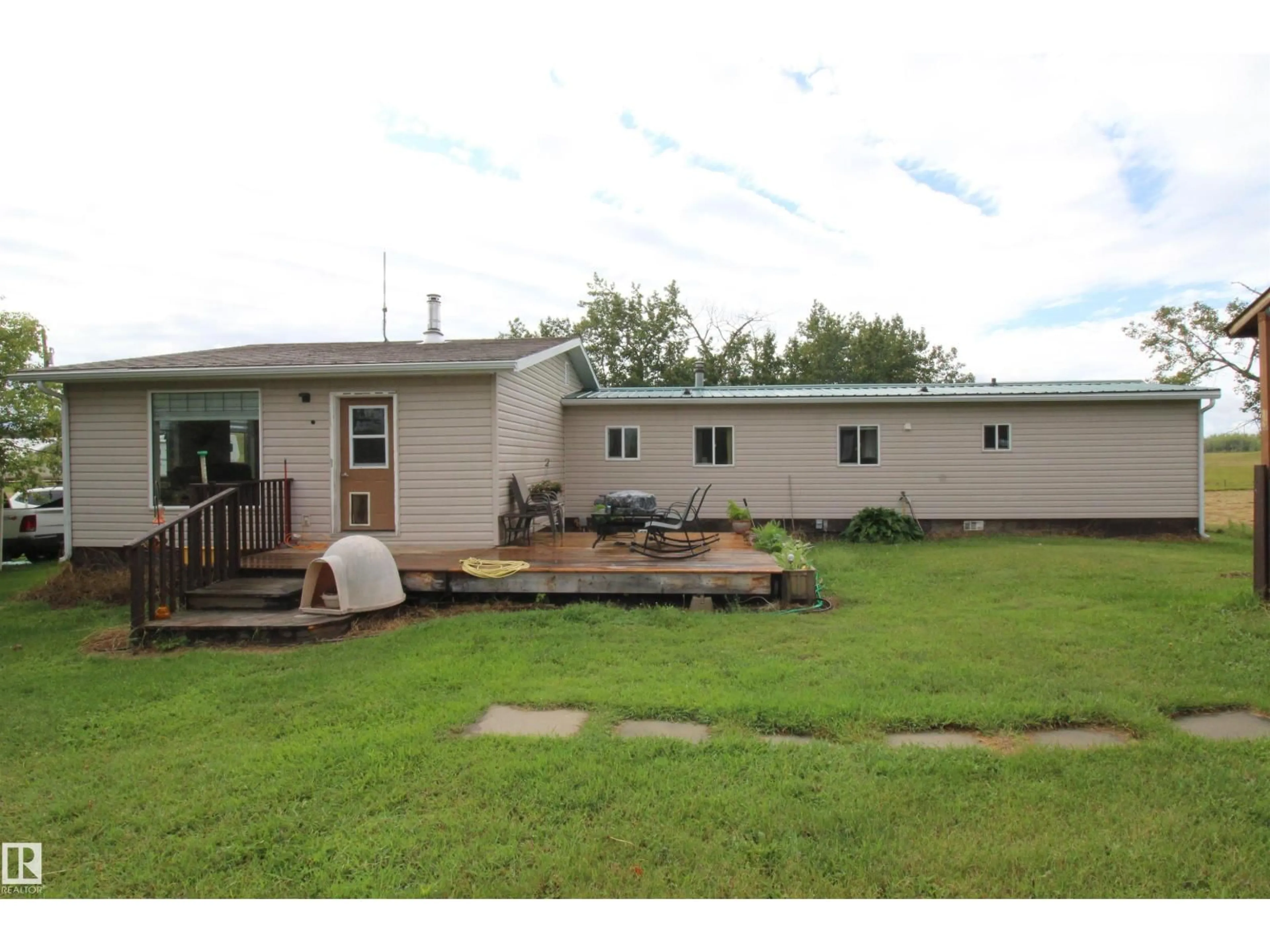 A pic from outside/outdoor area/front of a property/back of a property/a pic from drone, building for 58208 RGE ROAD 71, Rural Lac Ste. Anne County Alberta T0E2A0