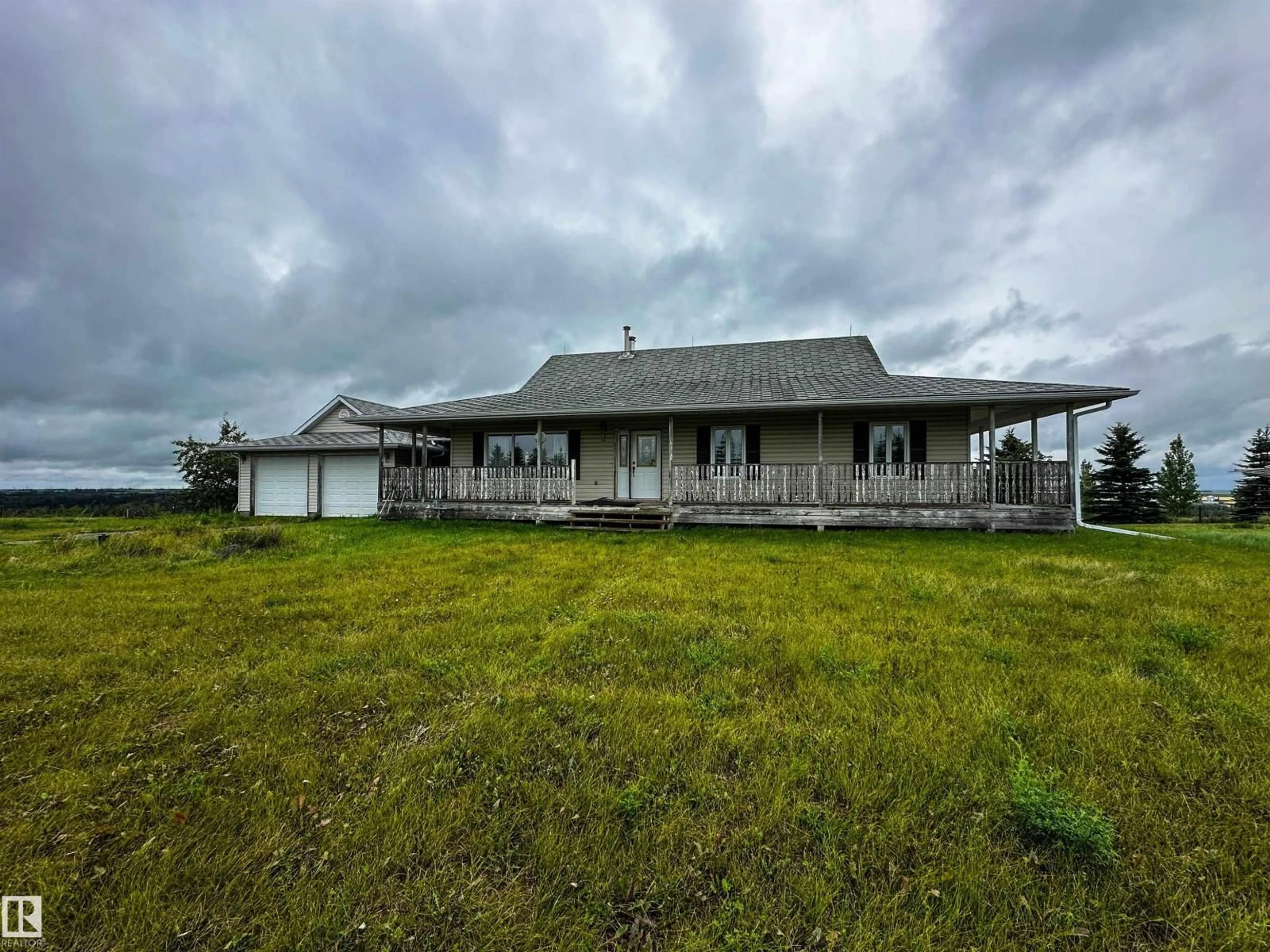 A pic from outside/outdoor area/front of a property/back of a property/a pic from drone, building for 55504 RGE ROAD 240, Rural Sturgeon County Alberta T0A0K5