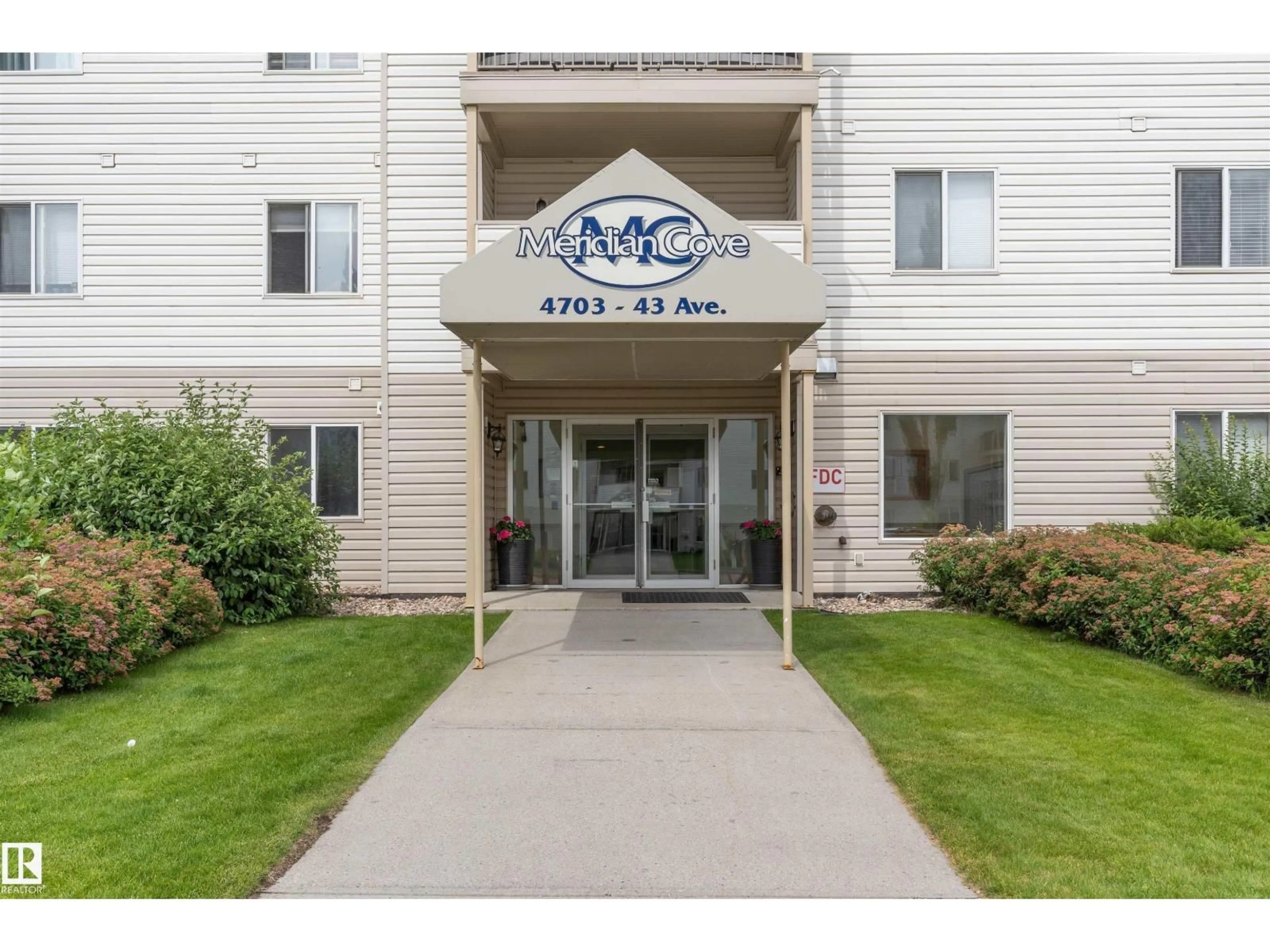 Indoor foyer for 207 - 4703 43 AV, Stony Plain Alberta T2Z2S7