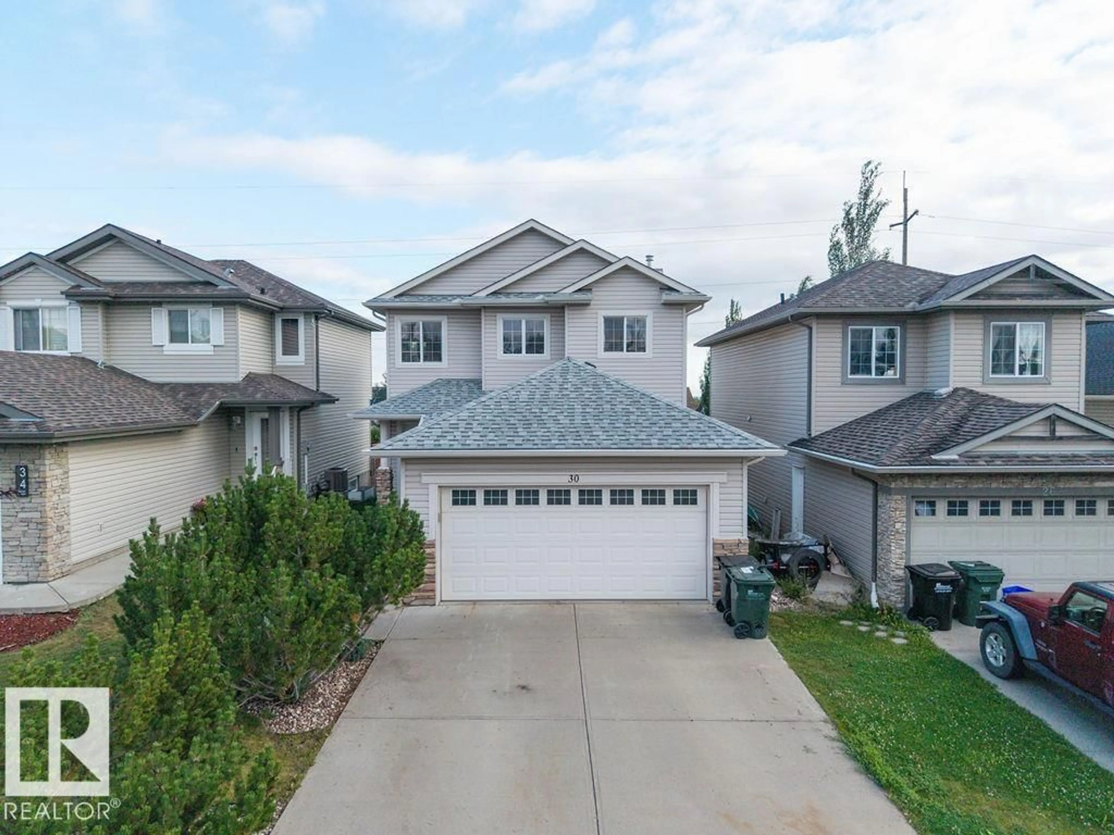 A pic from outside/outdoor area/front of a property/back of a property/a pic from drone, street for 30 CASCADE CR, Sherwood Park Alberta T8H2S7