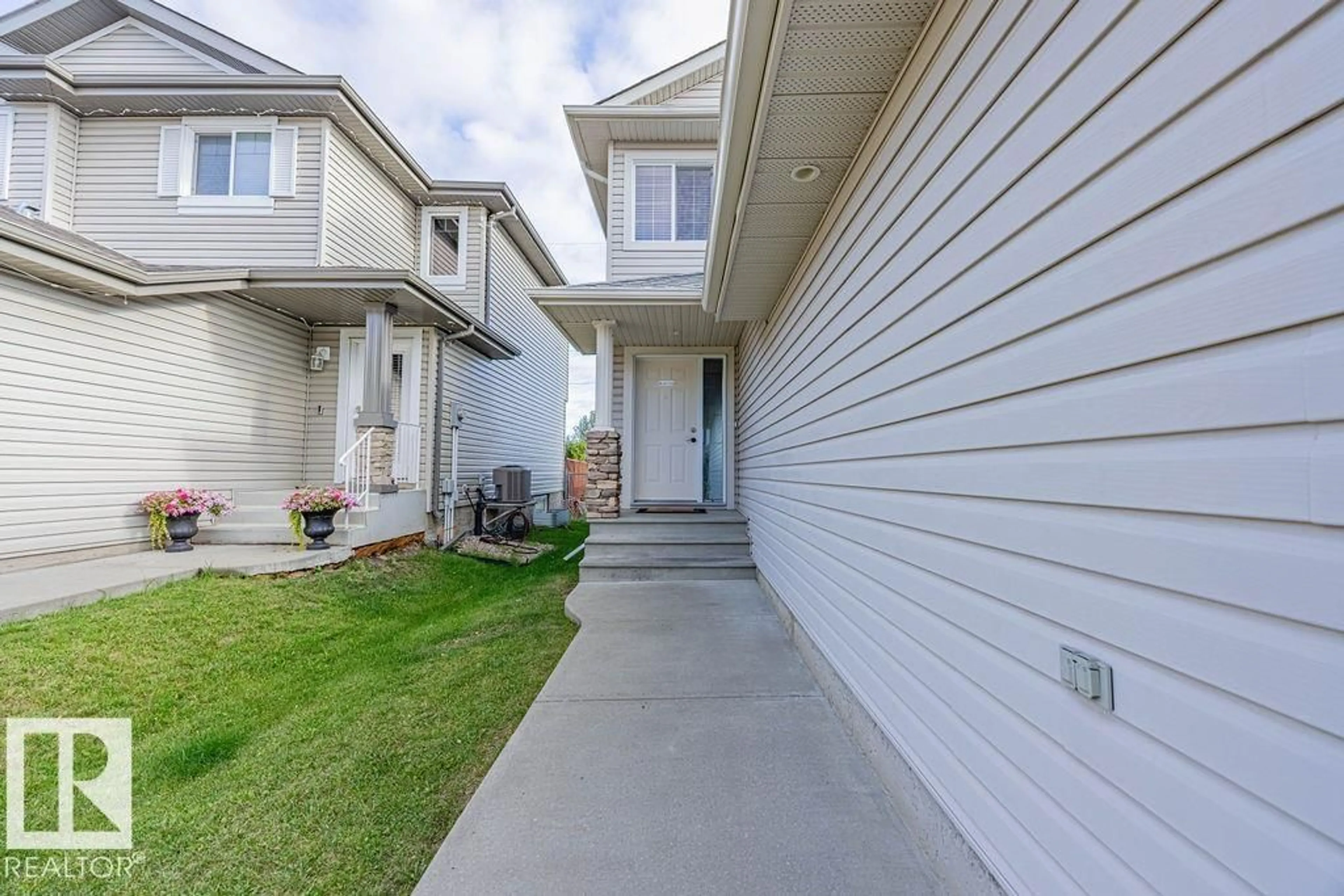 Unknown for 30 CASCADE CR, Sherwood Park Alberta T8H2S7