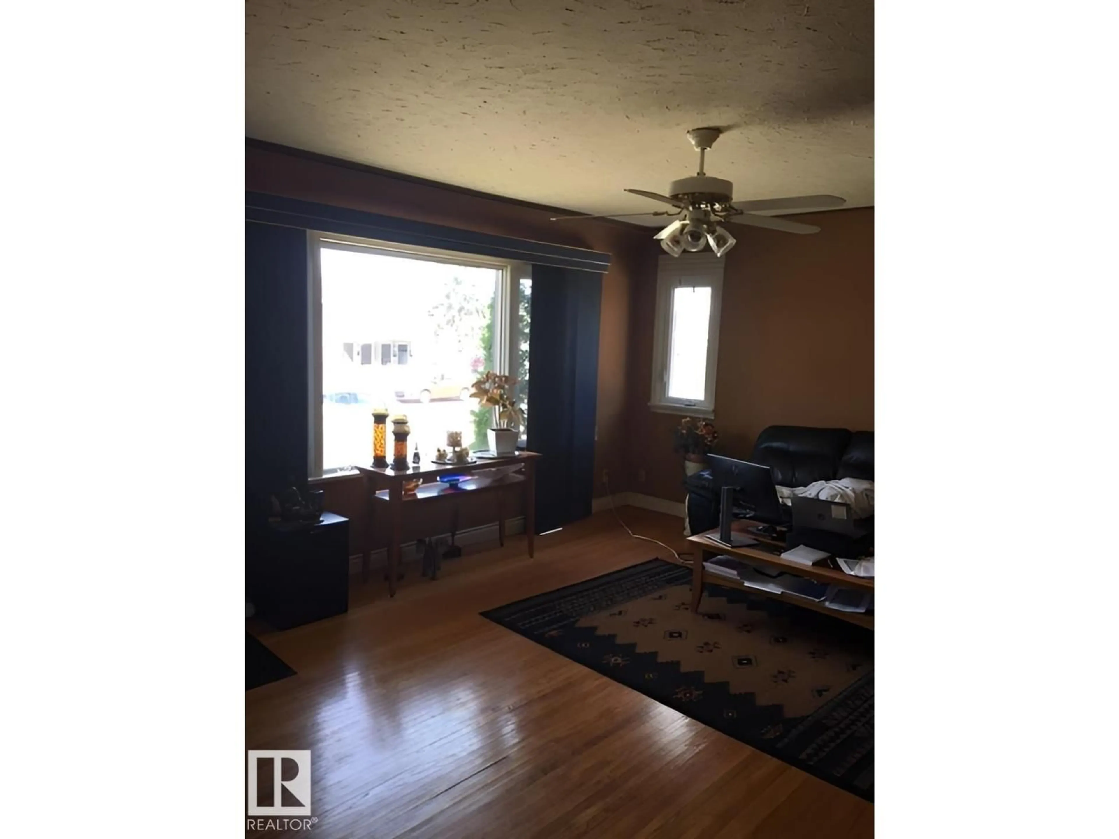A pic of a room for 11813 41 ST, Edmonton Alberta T5W2L9