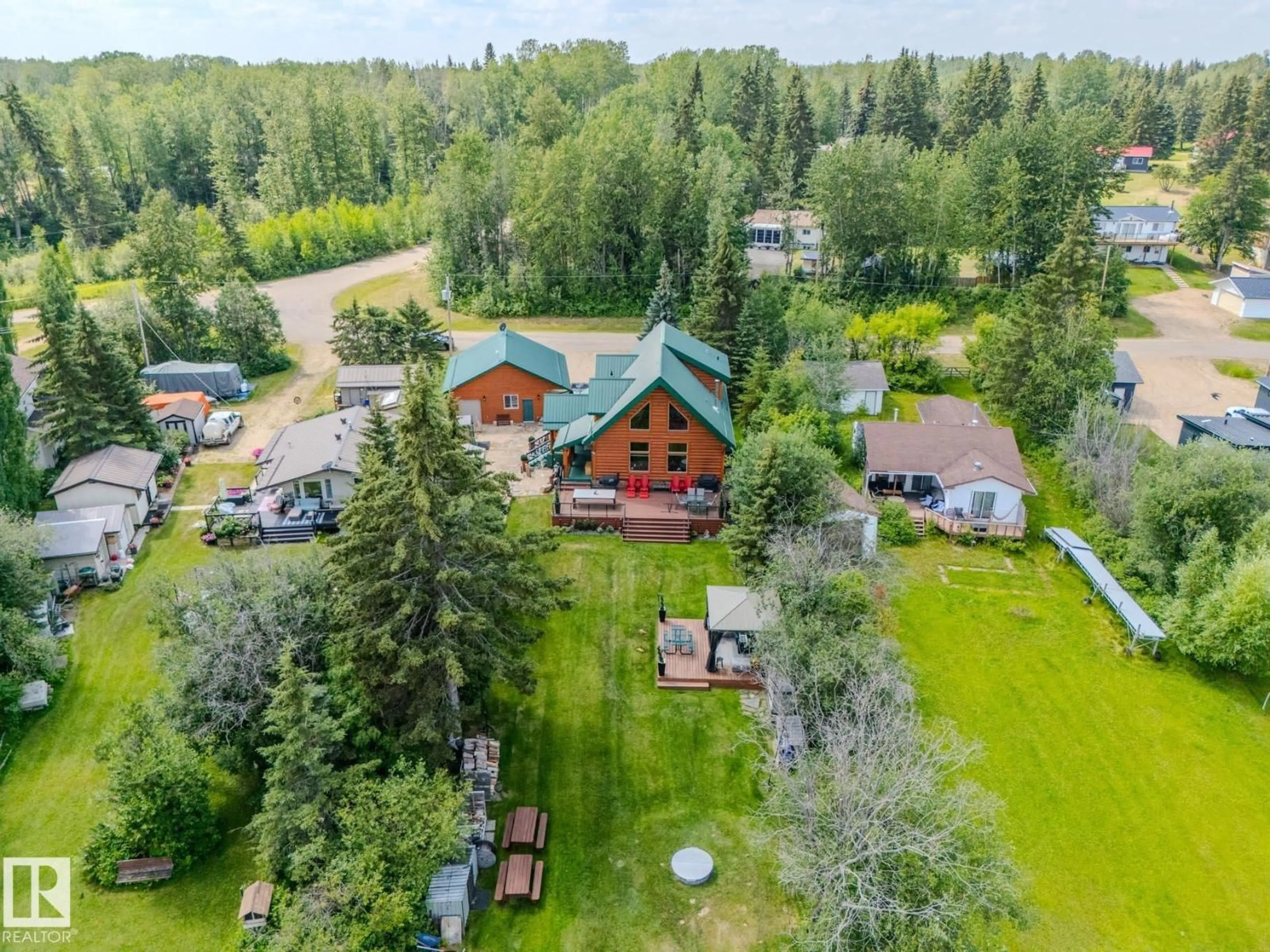 A pic from outside/outdoor area/front of a property/back of a property/a pic from drone, unknown for 213 LAKESHORE DR, Rural Athabasca County Alberta T9S1C4