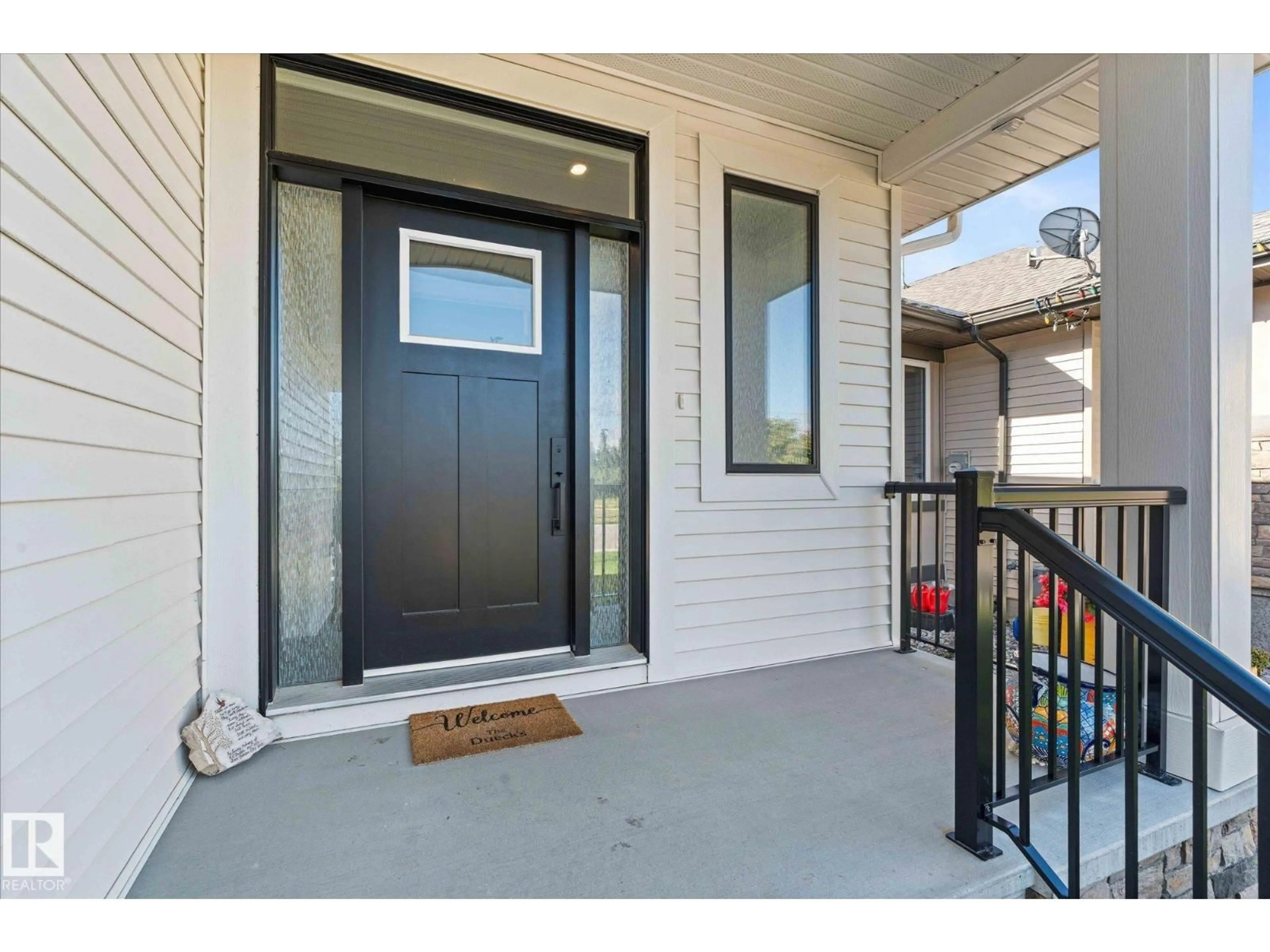 Indoor entryway for 106 GRAYBRIAR DR, Stony Plain Alberta T7Z0M7