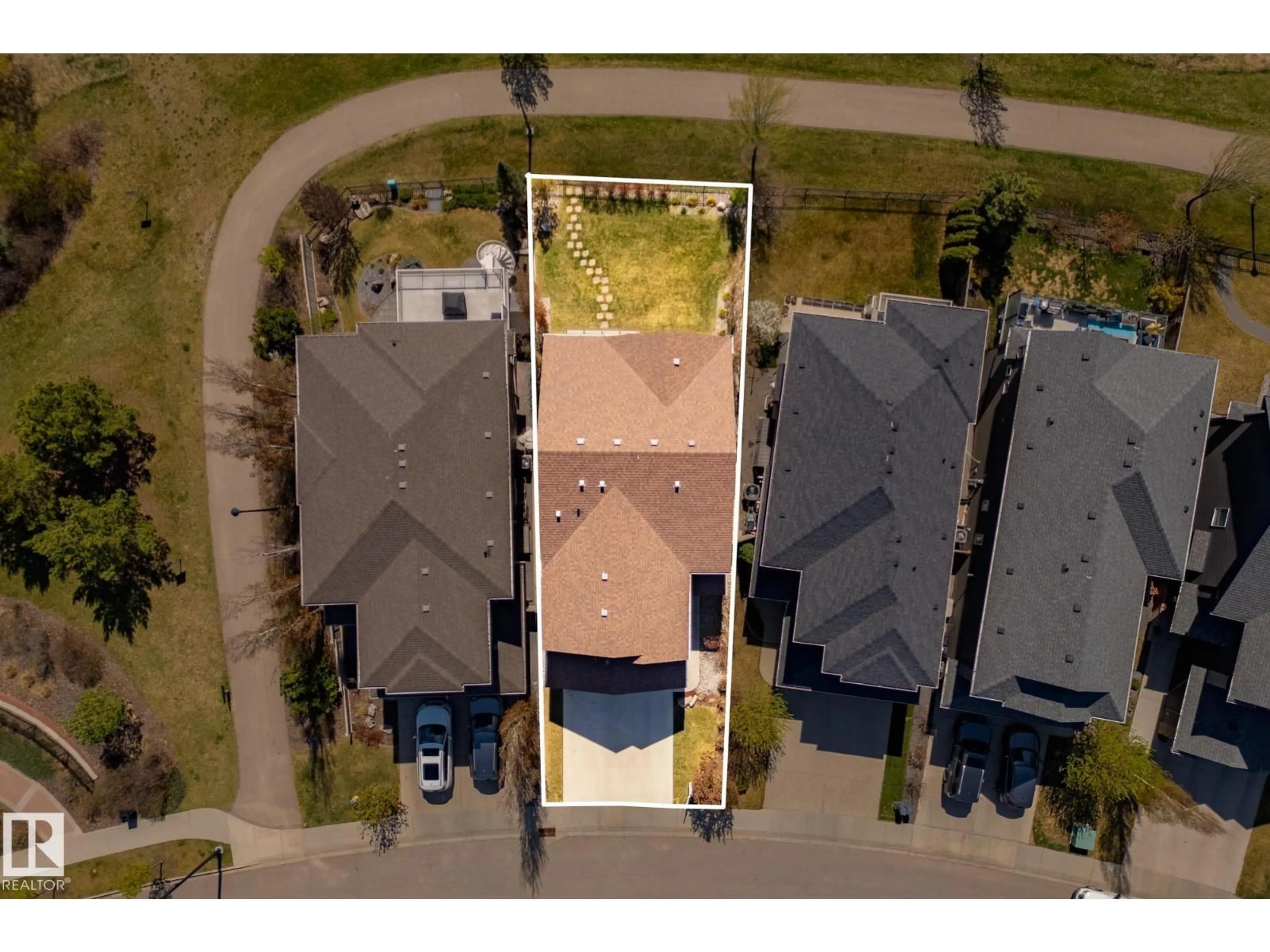 A pic from outside/outdoor area/front of a property/back of a property/a pic from drone, street for SW - 3811 KIDD BA, Edmonton Alberta T6W2R3