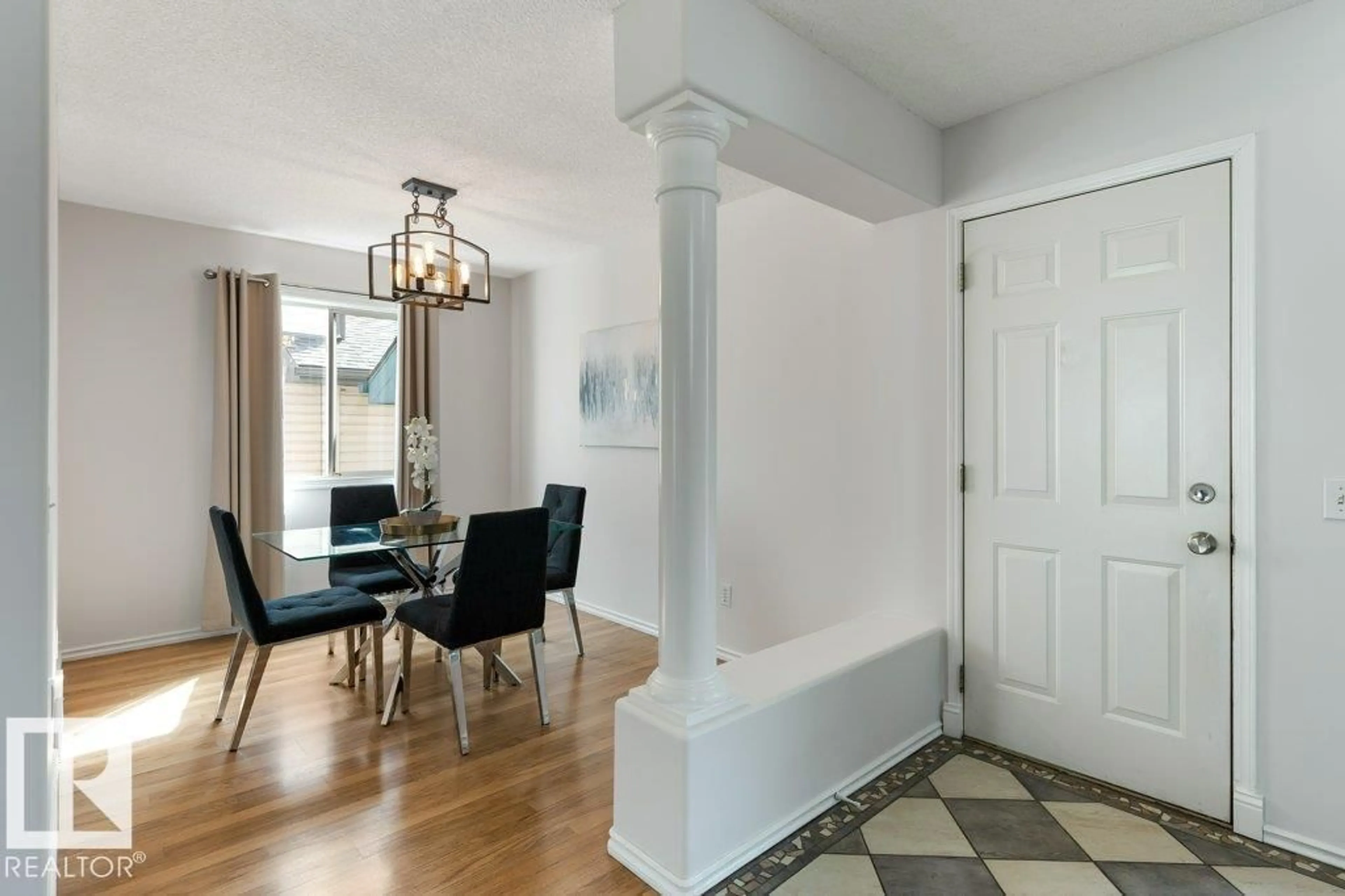 Dining room, ceramic/tile floor for 18 HAWTHORNE CR, St. Albert Alberta T8N6N5