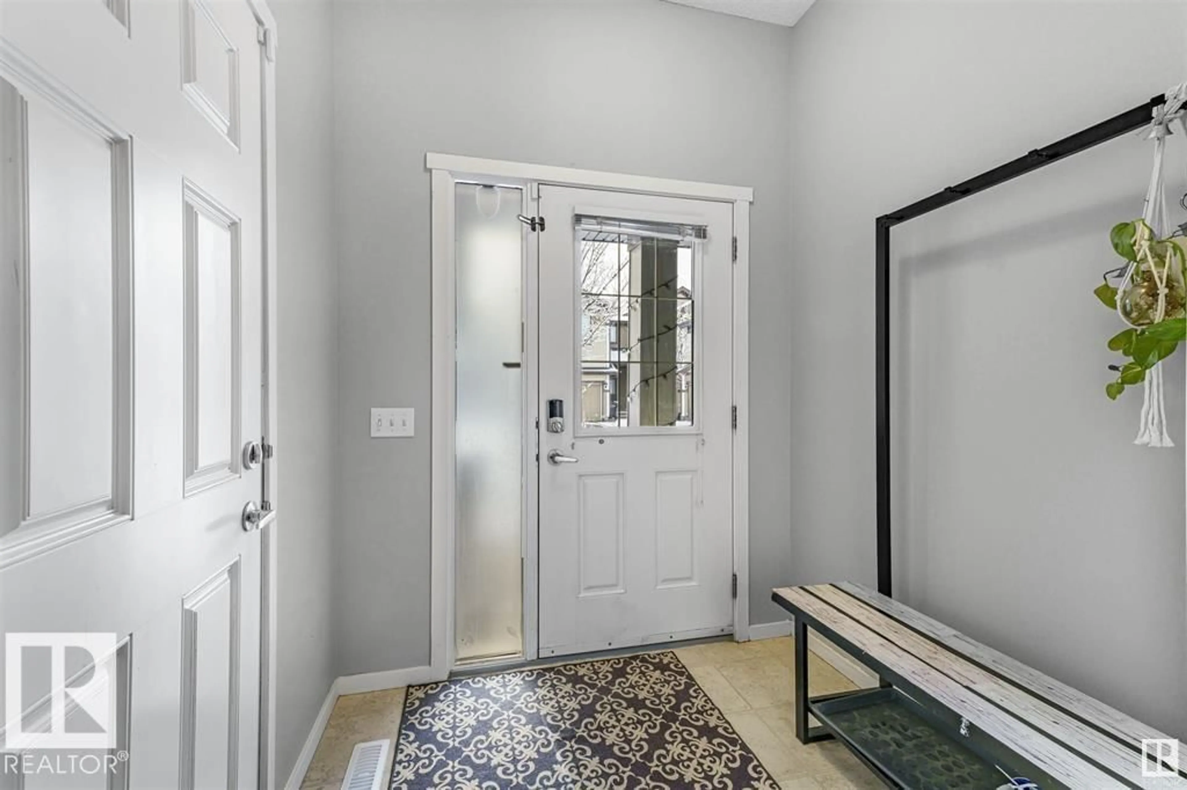 Indoor entryway for 54 8209 217 ST NW, Edmonton Alberta T5T6Z4