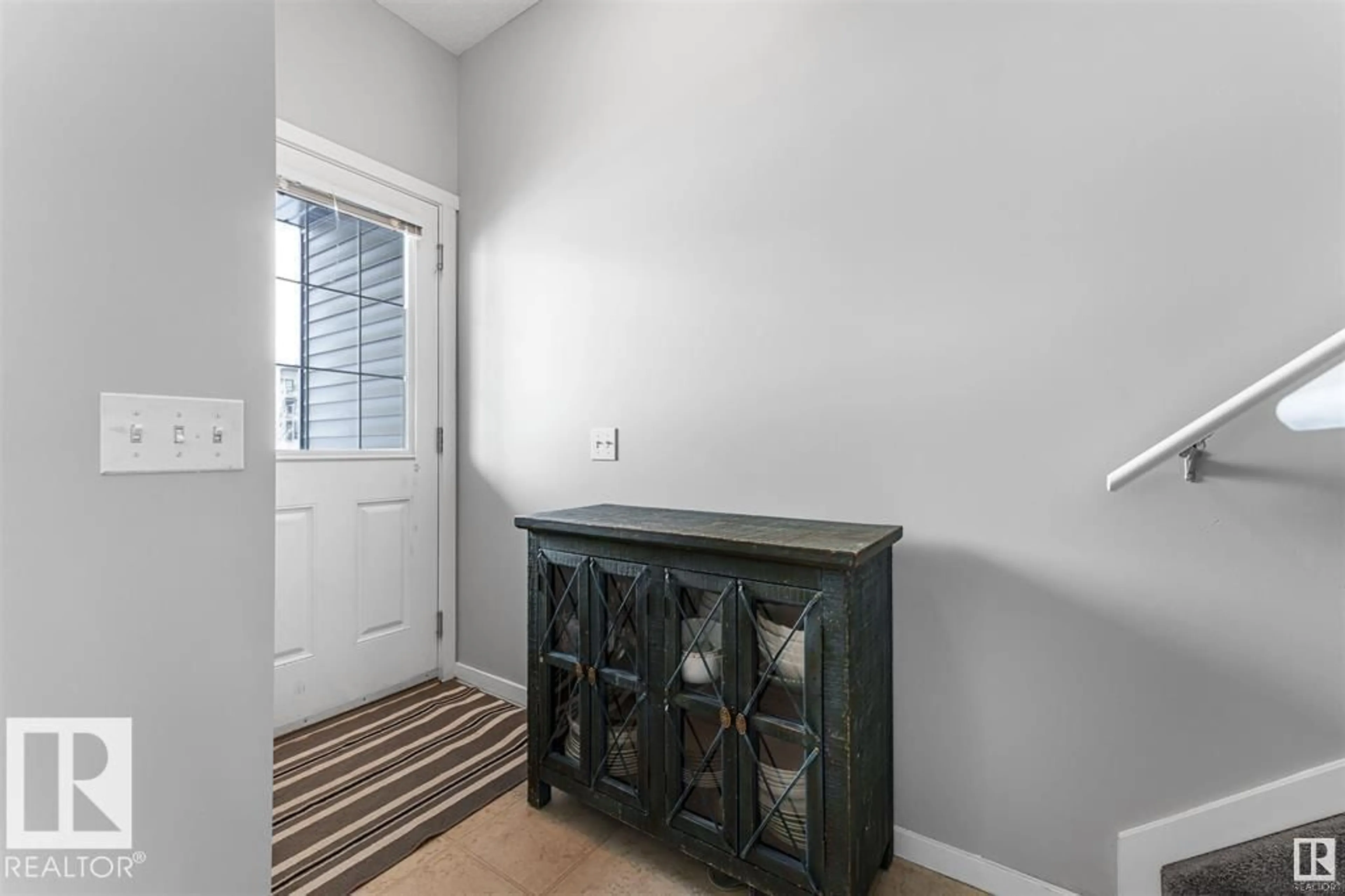 Indoor entryway for 54 8209 217 ST NW, Edmonton Alberta T5T6Z4