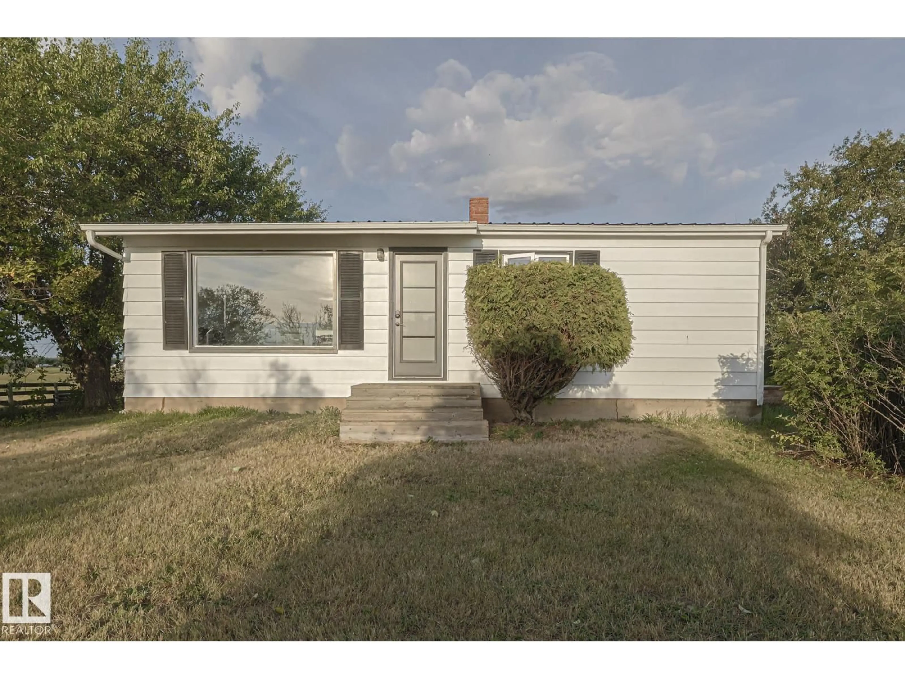 Home with vinyl exterior material, street for 660041 RANGE ROAD 20, Rural Lesser Slave River M.D. Alberta T0G0Z0