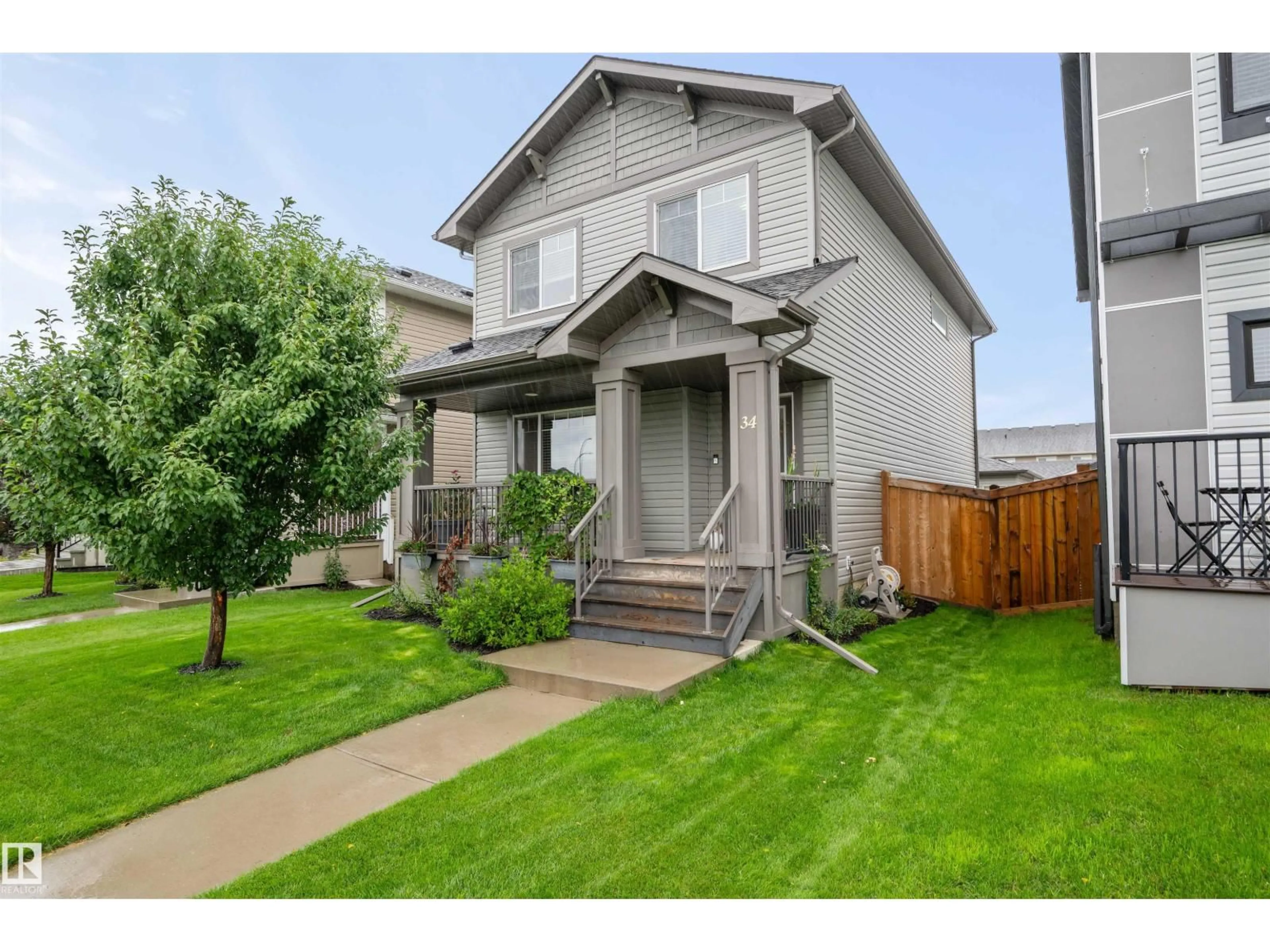 Home with vinyl exterior material, street for 34 HOPE CM, Spruce Grove Alberta T7X0X3