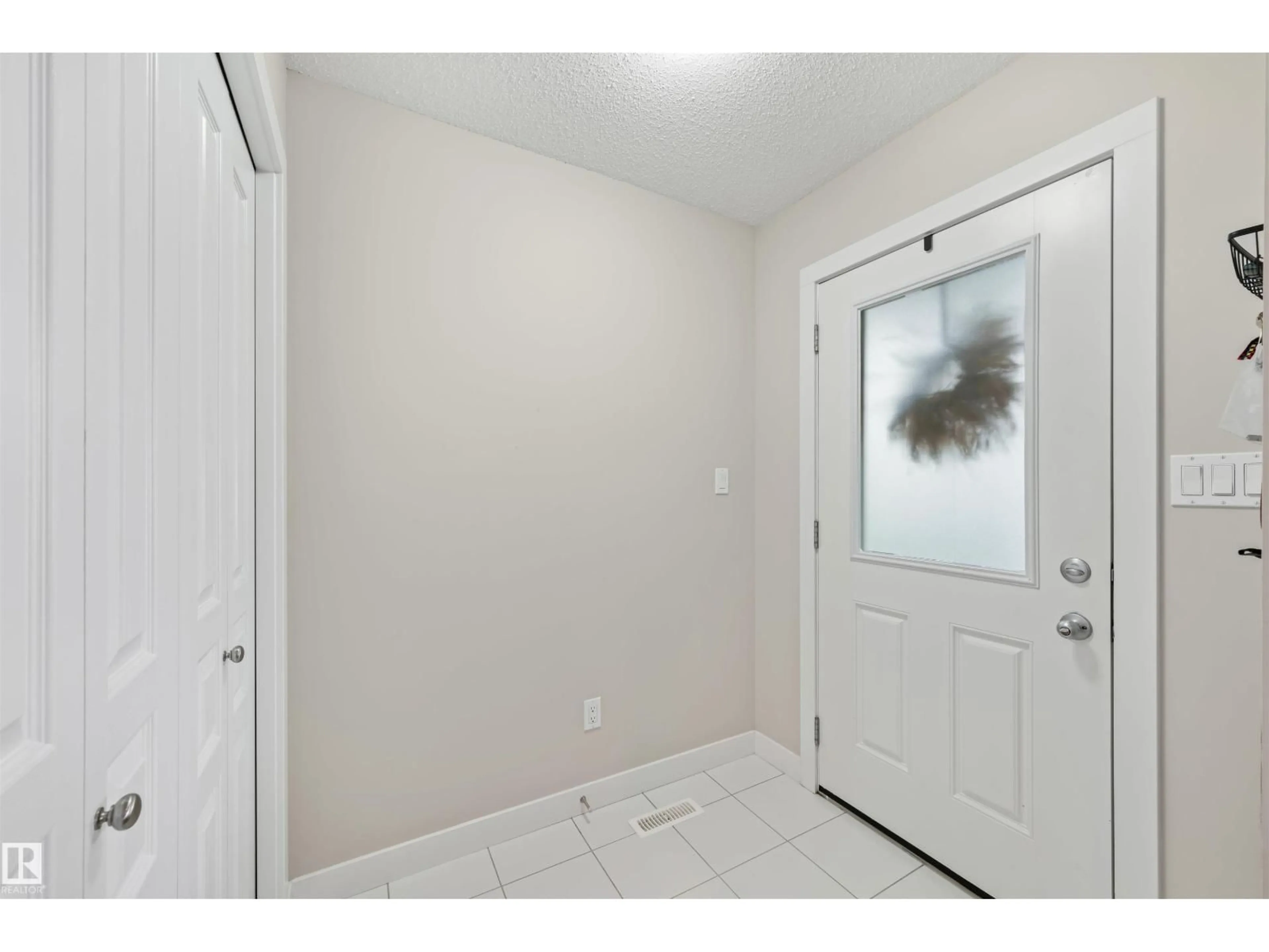 Indoor entryway for 34 HOPE CM, Spruce Grove Alberta T7X0X3