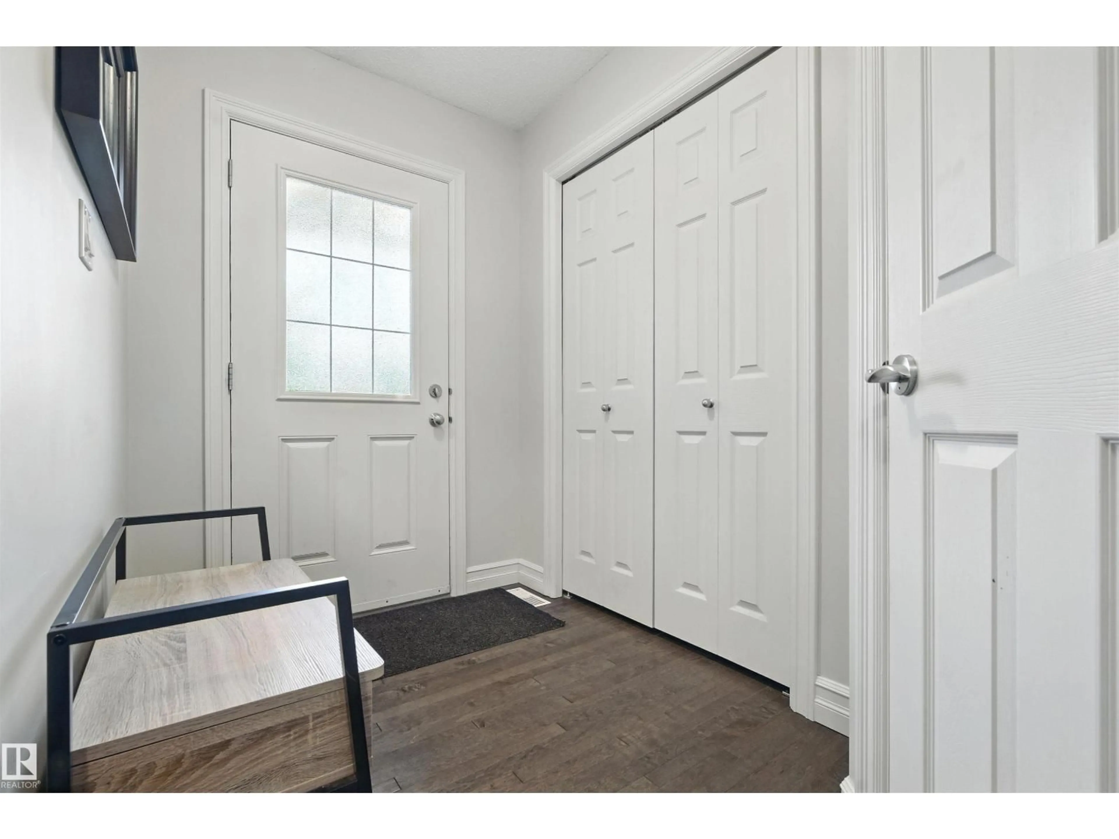 Indoor entryway for SW - 6863 CARDINAL LINK LI, Edmonton Alberta T6W1Z1