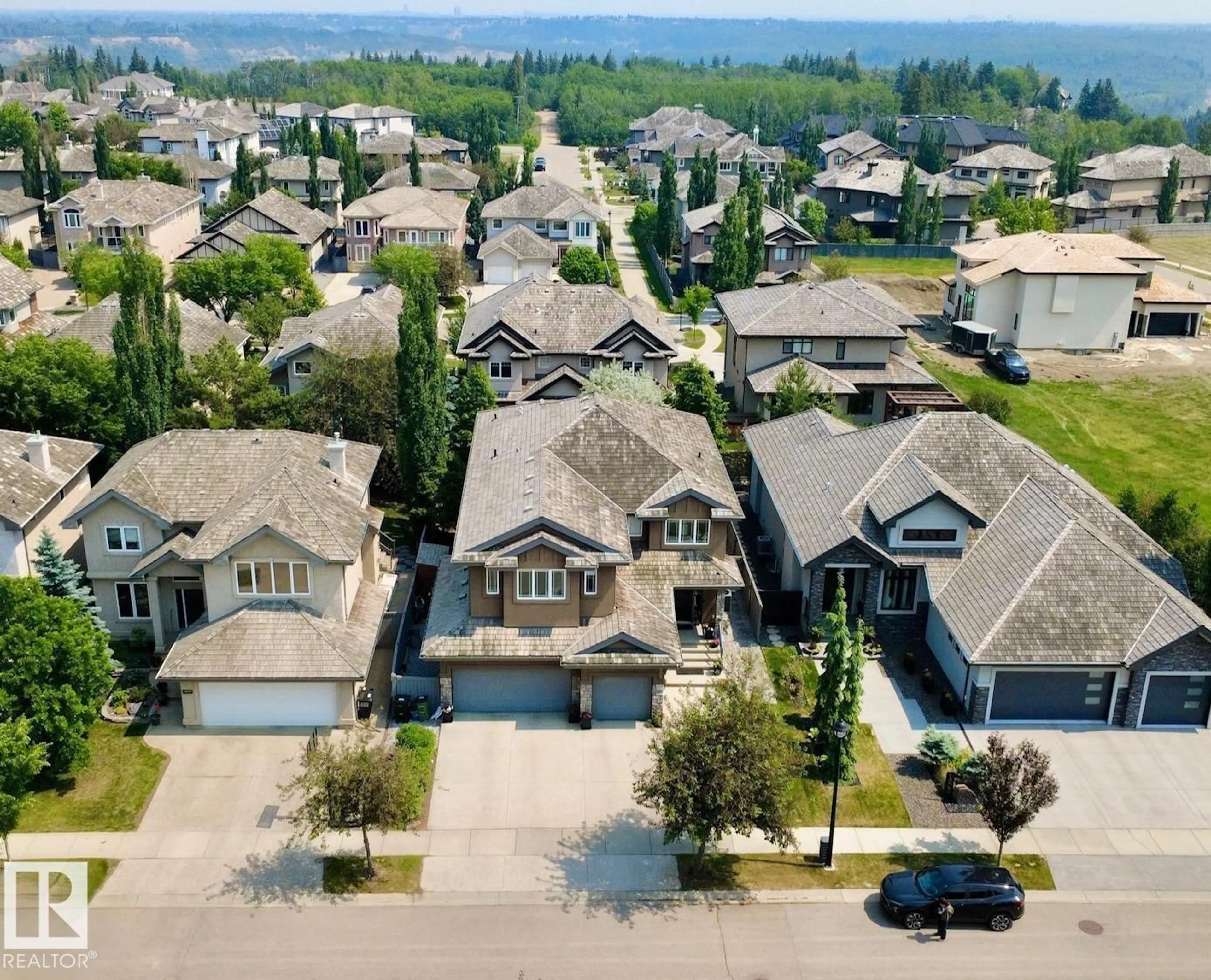 A pic from outside/outdoor area/front of a property/back of a property/a pic from drone, street for 1005 DOWNEY WY, Edmonton Alberta T6M2V4