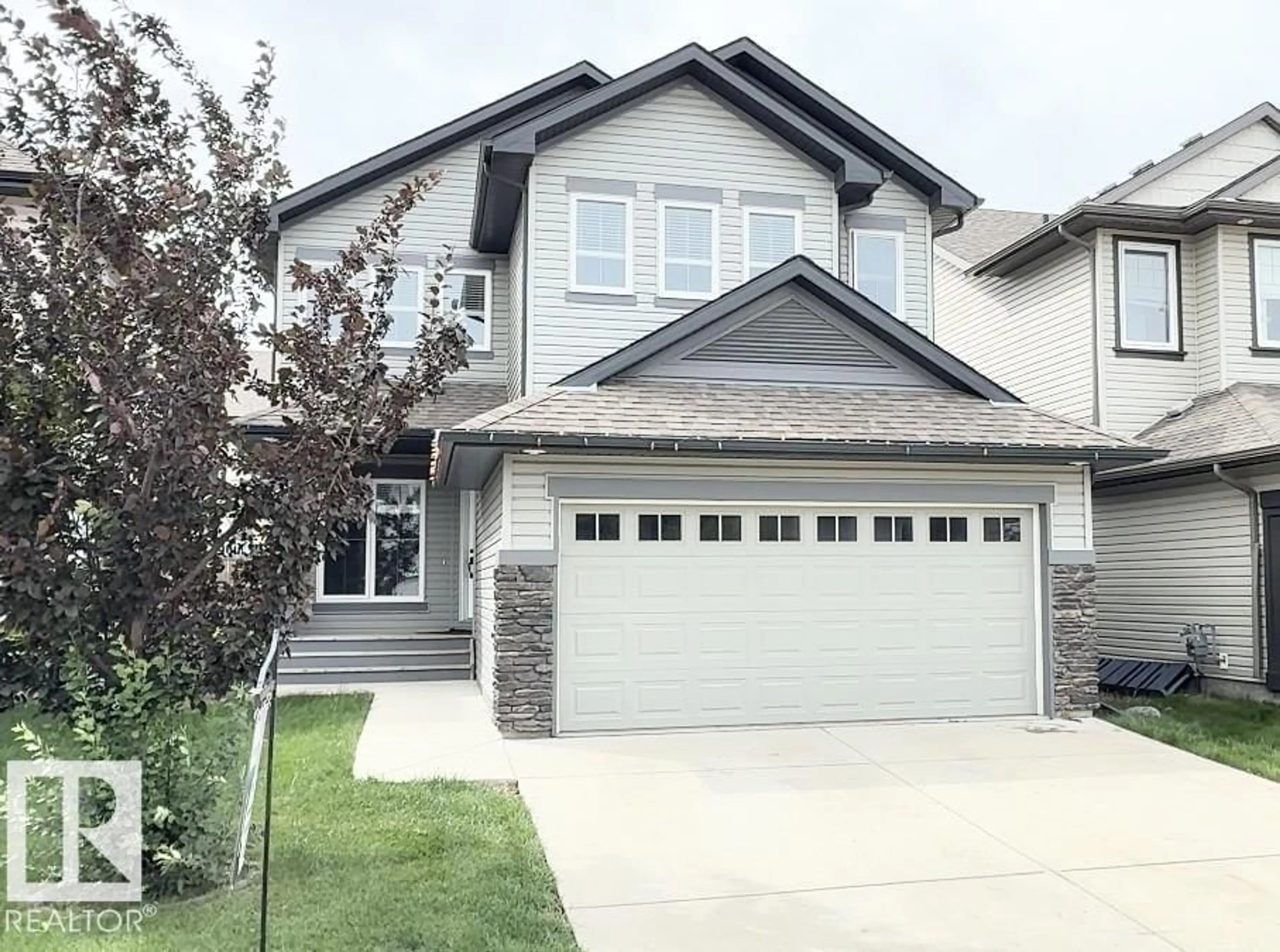 Home with vinyl exterior material, street for 120 SANDALWOOD CR, Sherwood Park Alberta T8H0S4