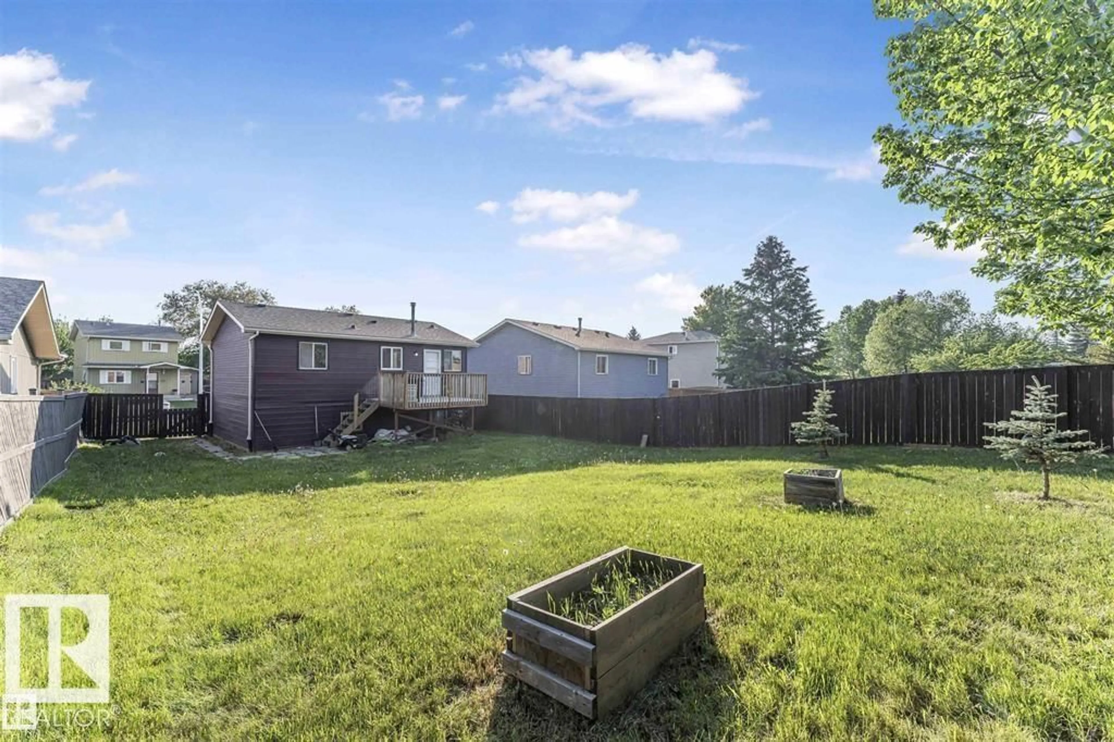 A pic from outside/outdoor area/front of a property/back of a property/a pic from drone, unknown for 4912 36 AV, Edmonton Alberta T6L3S5