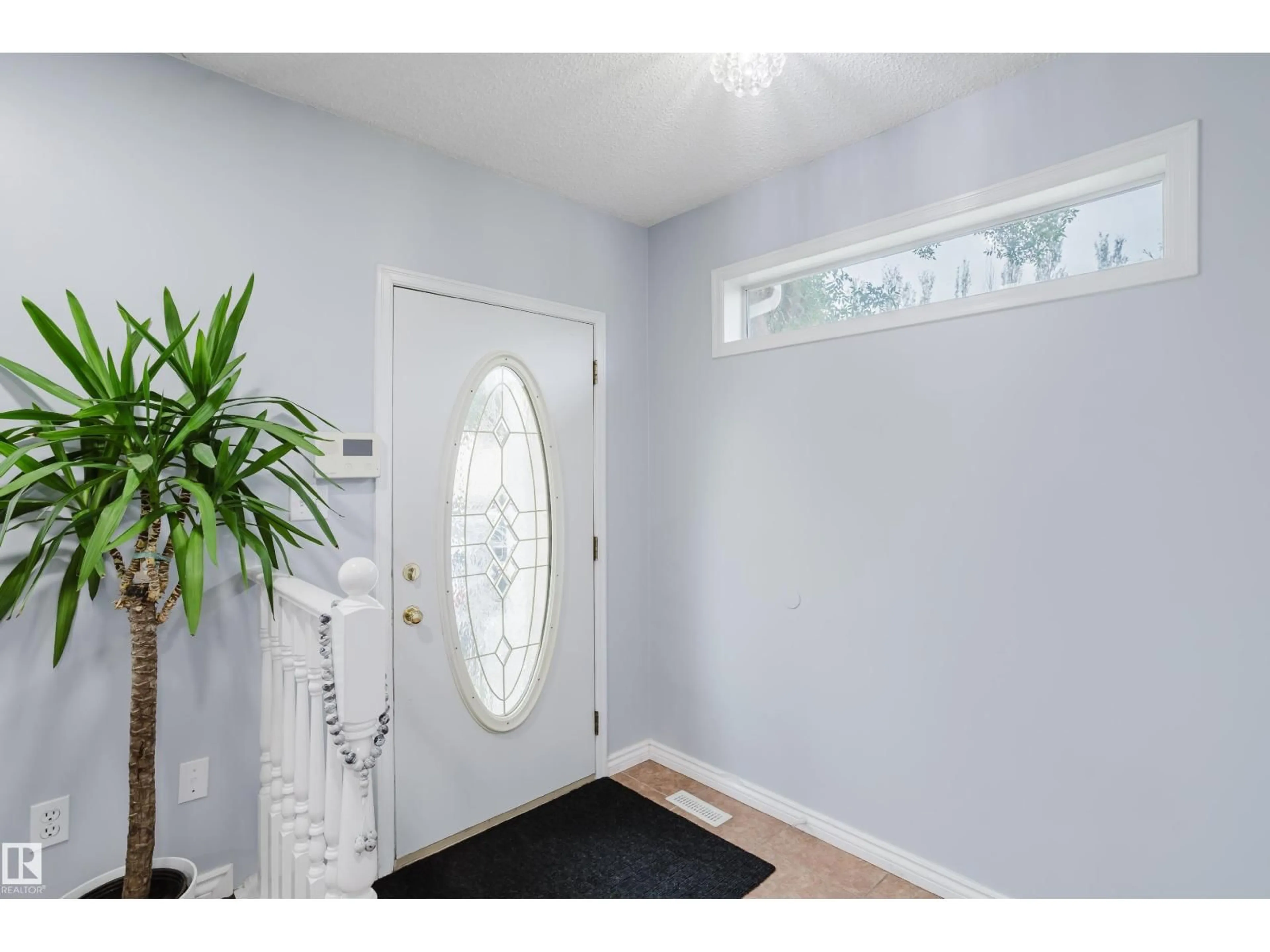 Indoor entryway for 157 RIVER POINT NW, Edmonton Alberta T5A4Y5