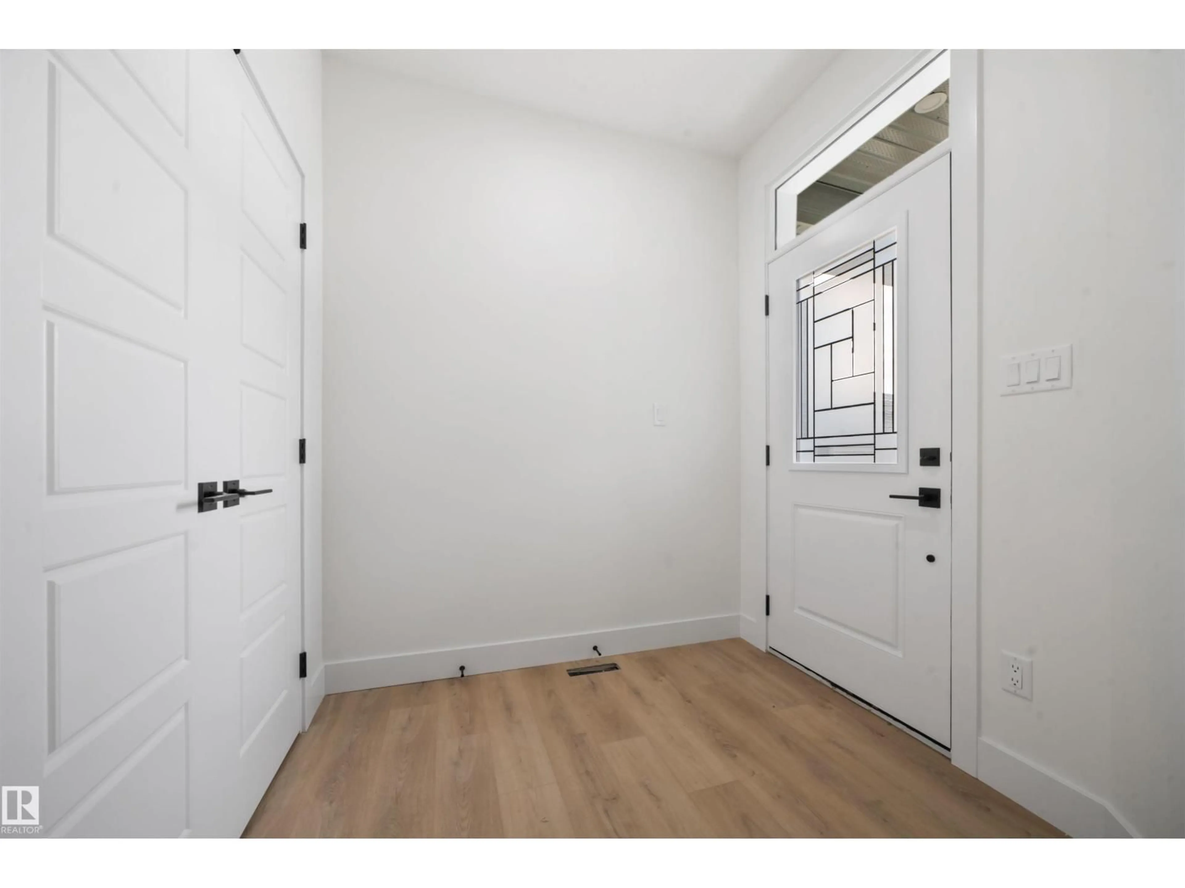 Indoor entryway for 66 EDGEFIELD WY, St. Albert Alberta T8N7Z9