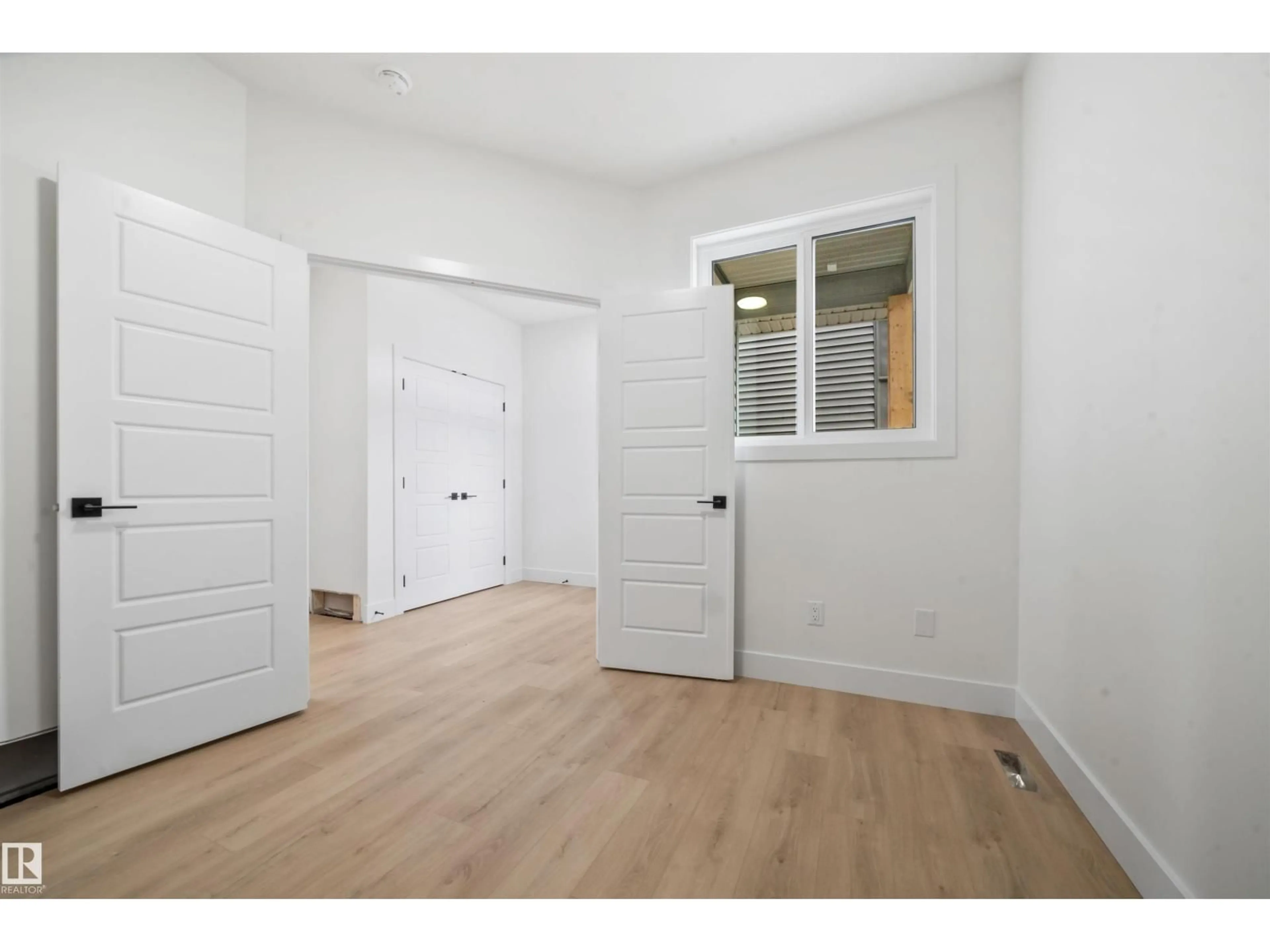 Indoor entryway for 66 EDGEFIELD WY, St. Albert Alberta T8N7Z9