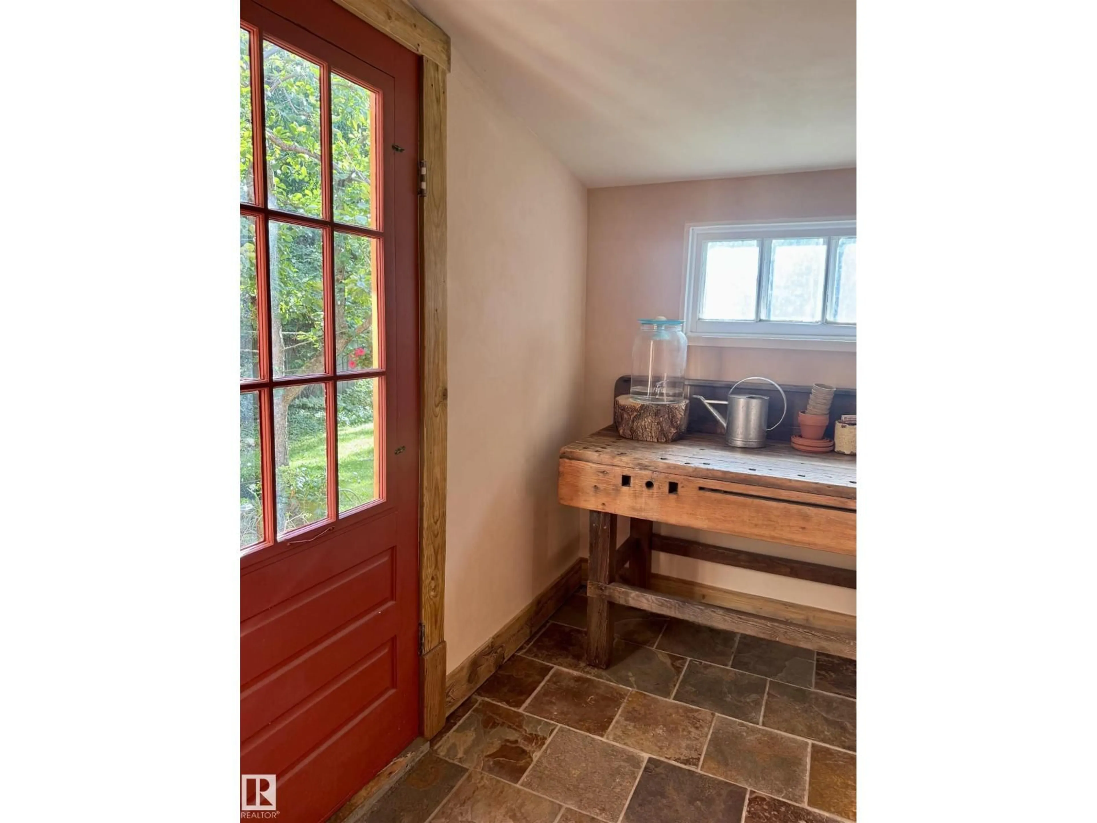 Indoor entryway for NW - 7024 105A ST, Edmonton Alberta T6H2R5