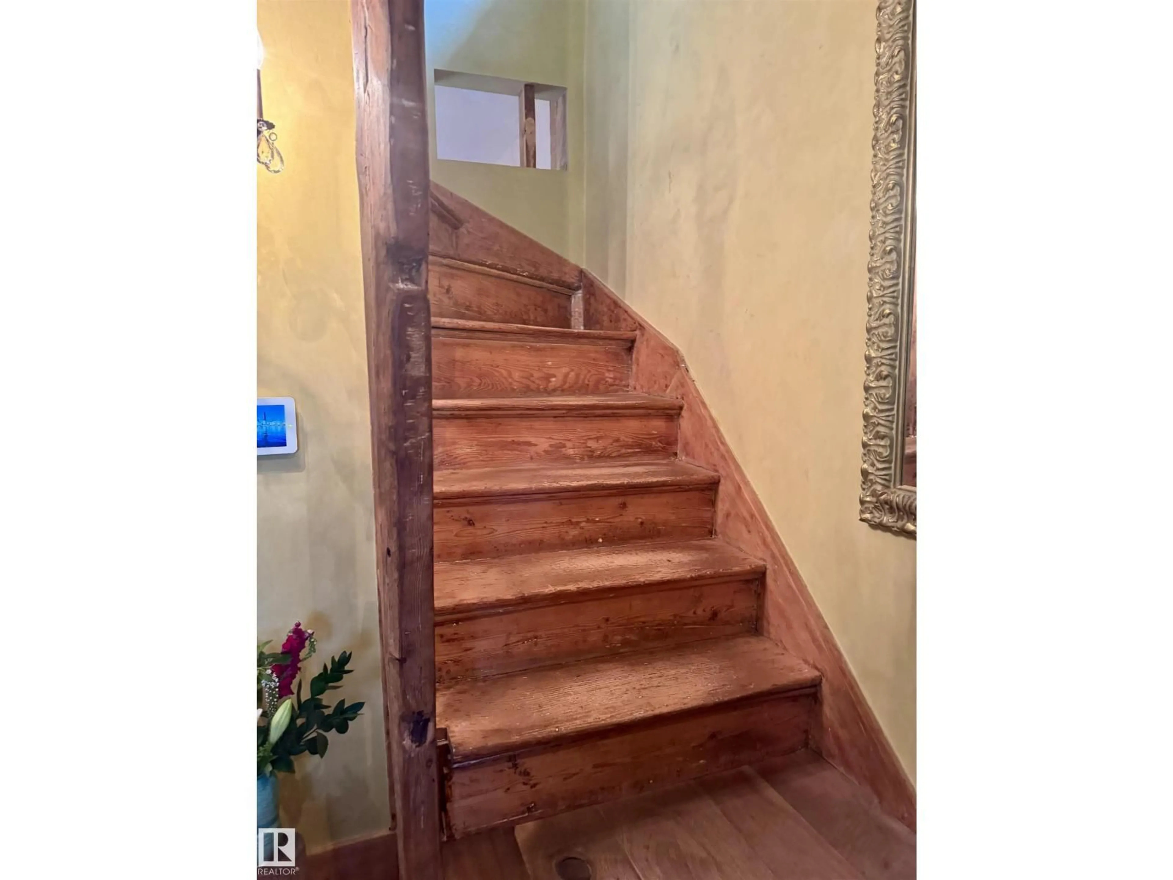 Stairs for NW - 7024 105A ST, Edmonton Alberta T6H2R5