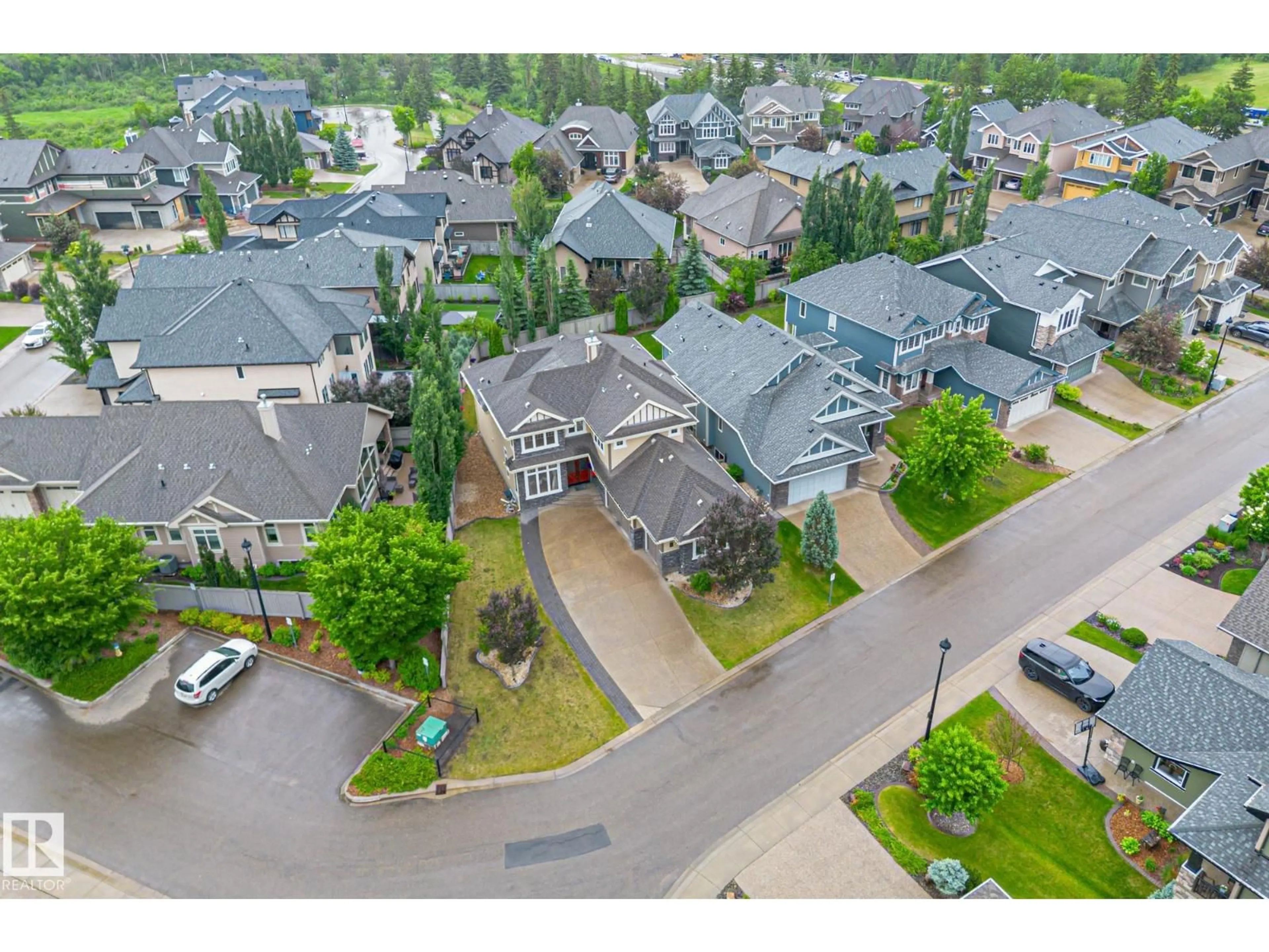A pic from outside/outdoor area/front of a property/back of a property/a pic from drone, street for #26 - 10550 ELLERSLIE RD, Edmonton Alberta T6W0Y2