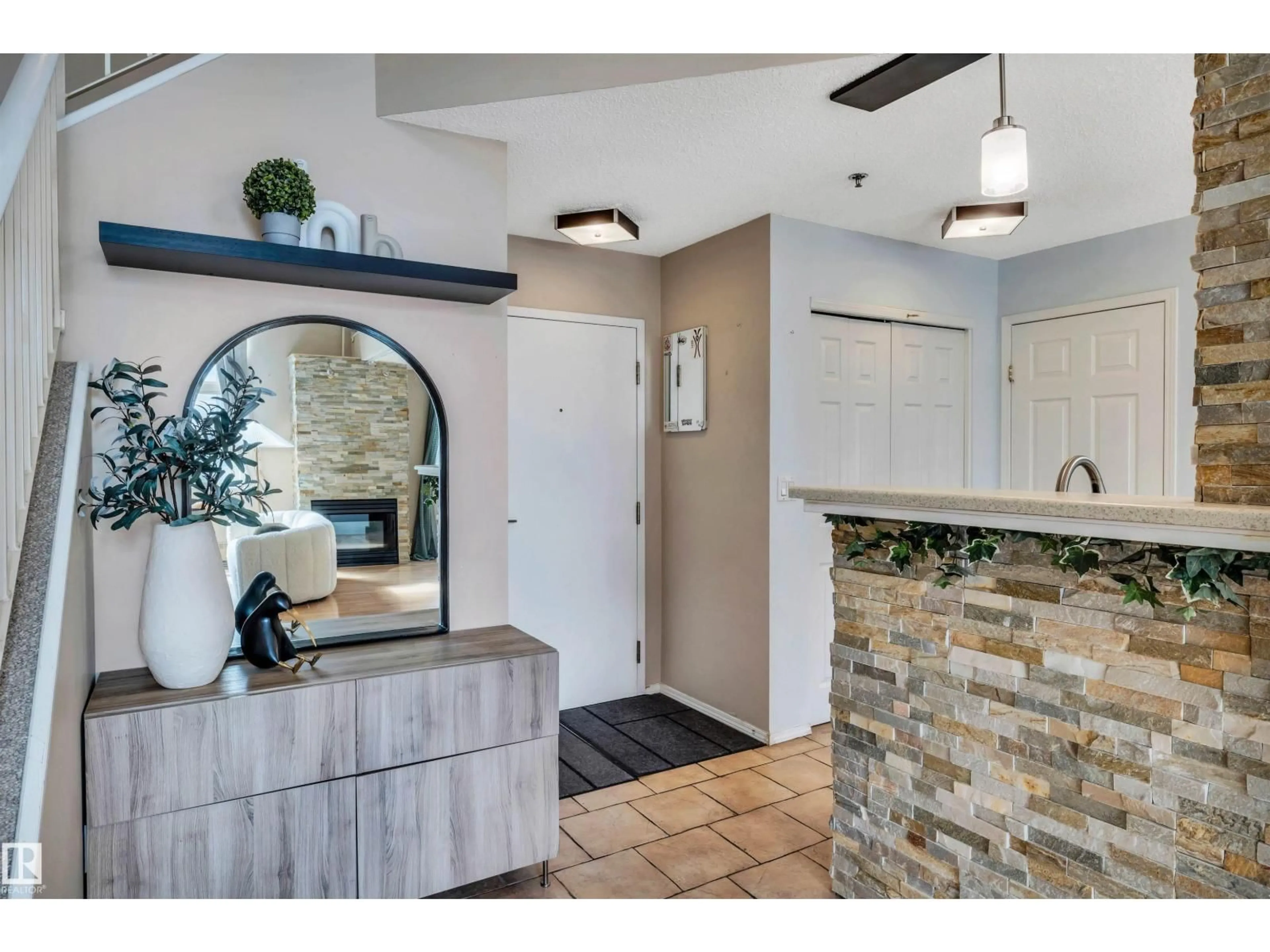 Indoor entryway for #31 - 10331 106 ST, Edmonton Alberta T5J1H8
