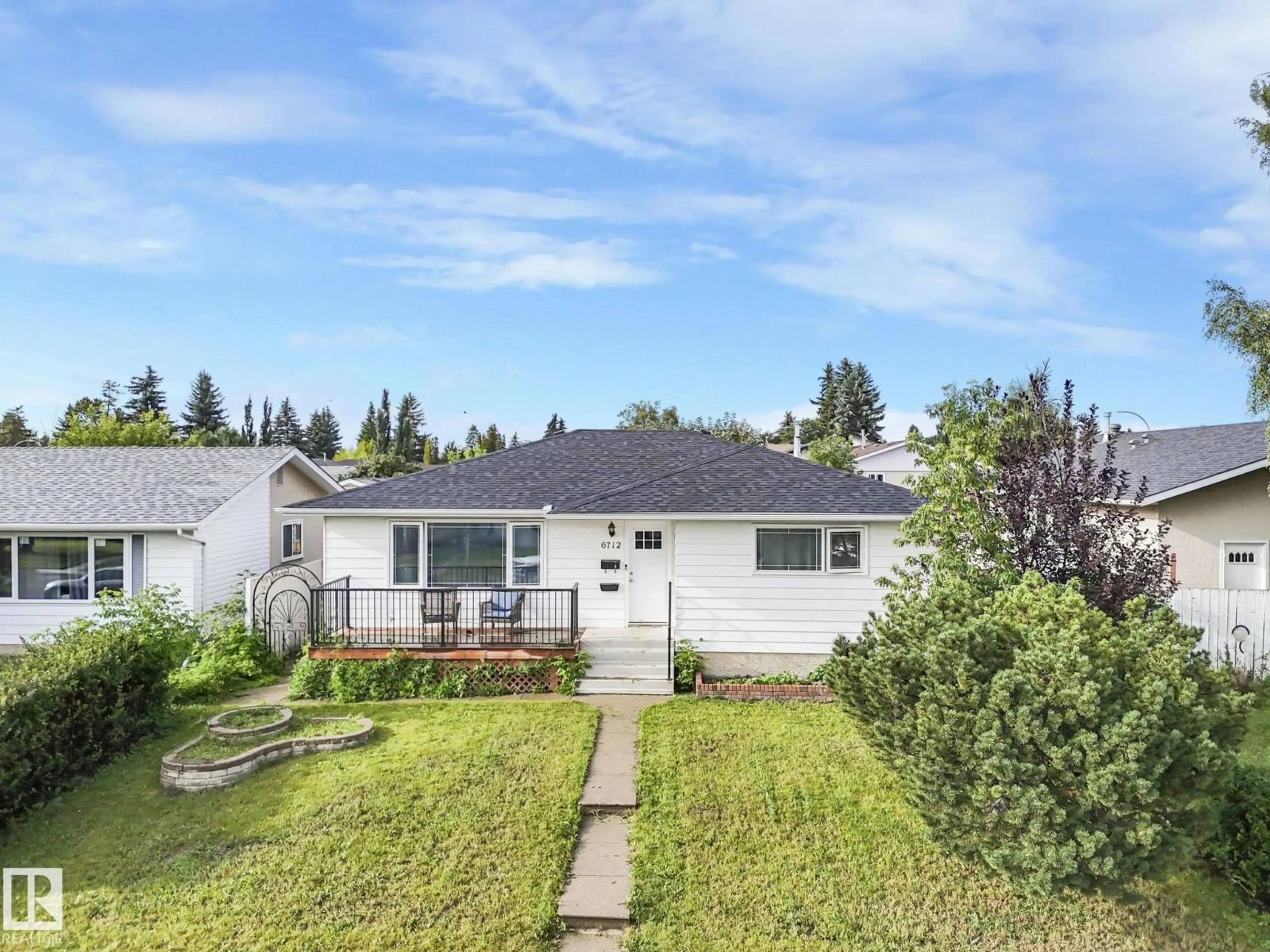 A pic from outside/outdoor area/front of a property/back of a property/a pic from drone, street for 6712 149A AV, Edmonton Alberta T5C2V9