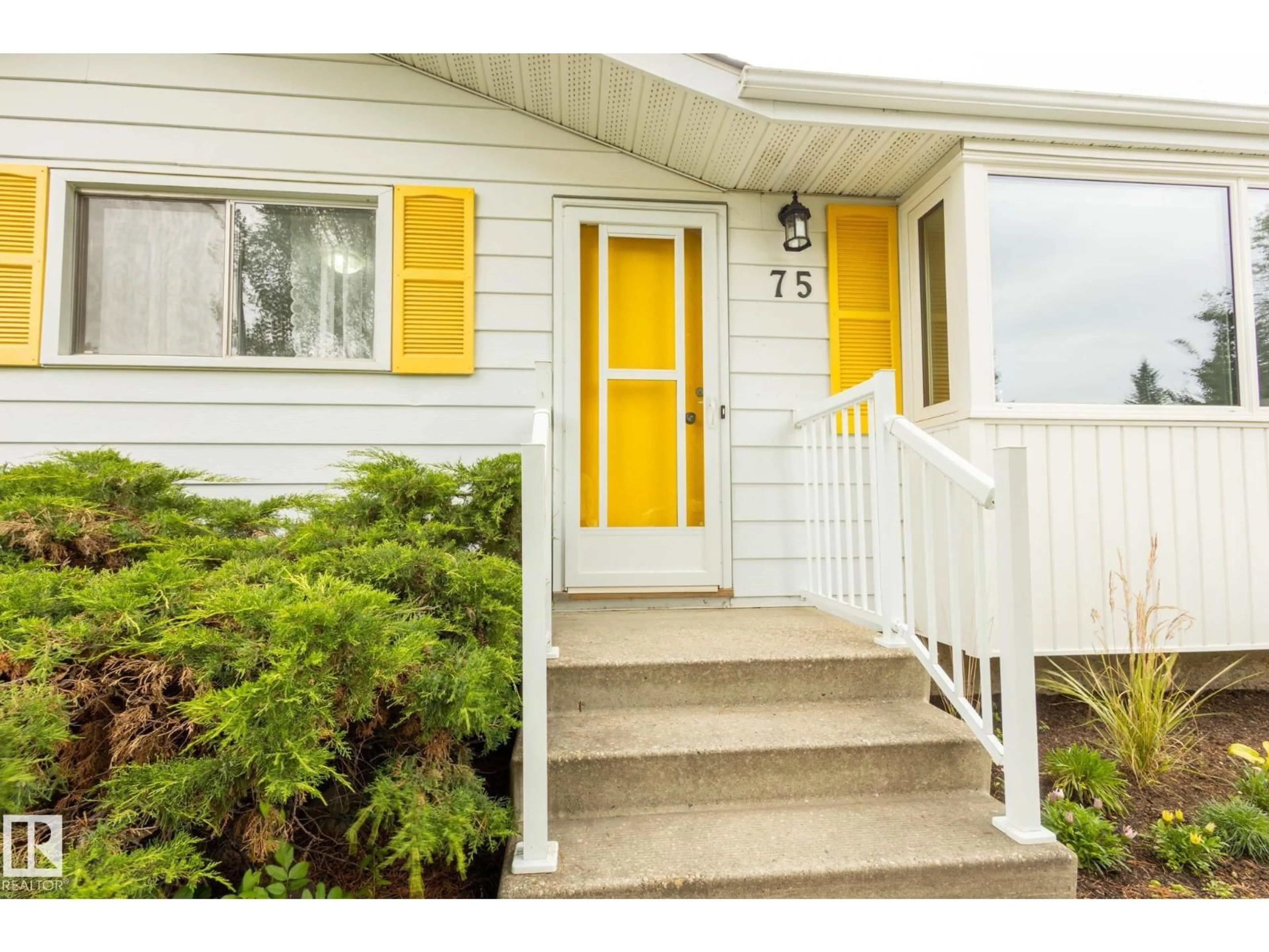 Home with vinyl exterior material, street for 75 MARION DR, Sherwood Park Alberta T8A2G8