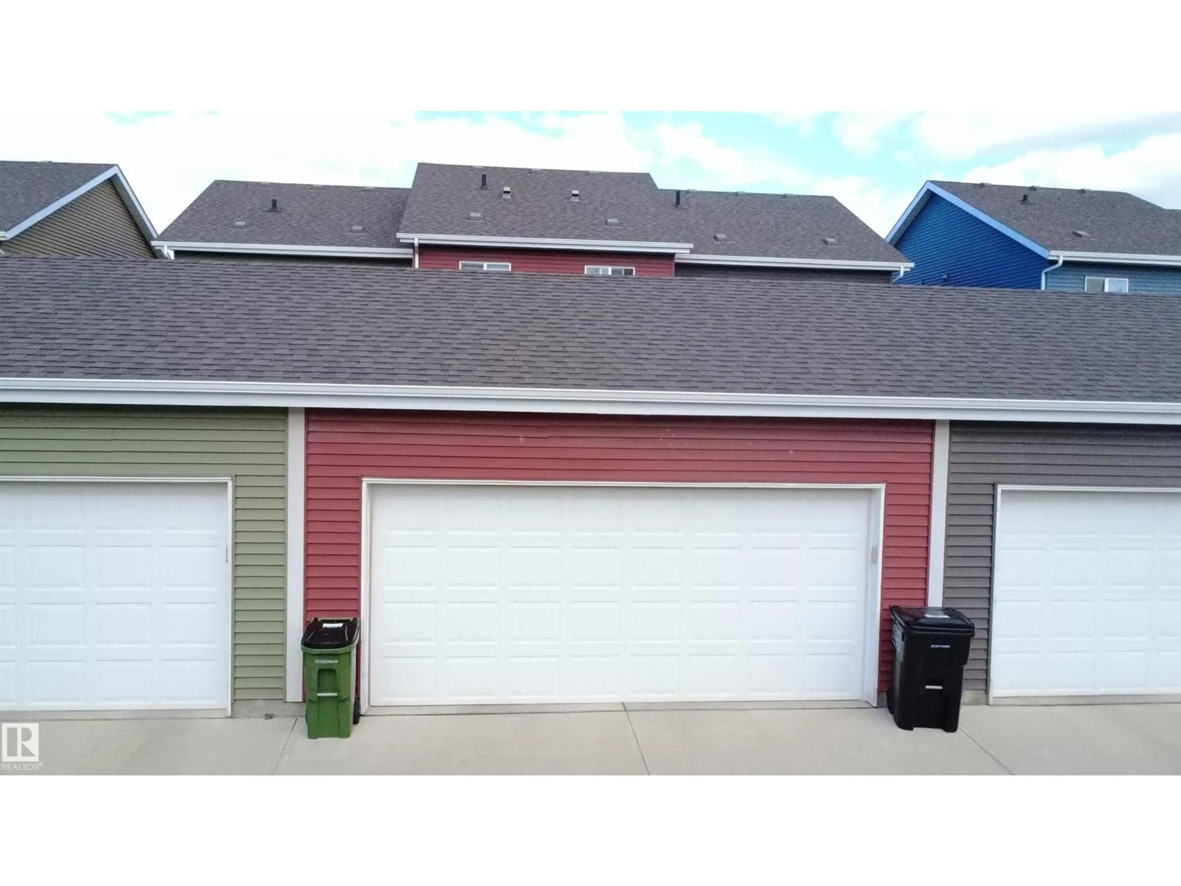 Indoor garage for 2126 24 ST, Edmonton Alberta T6T0Y4