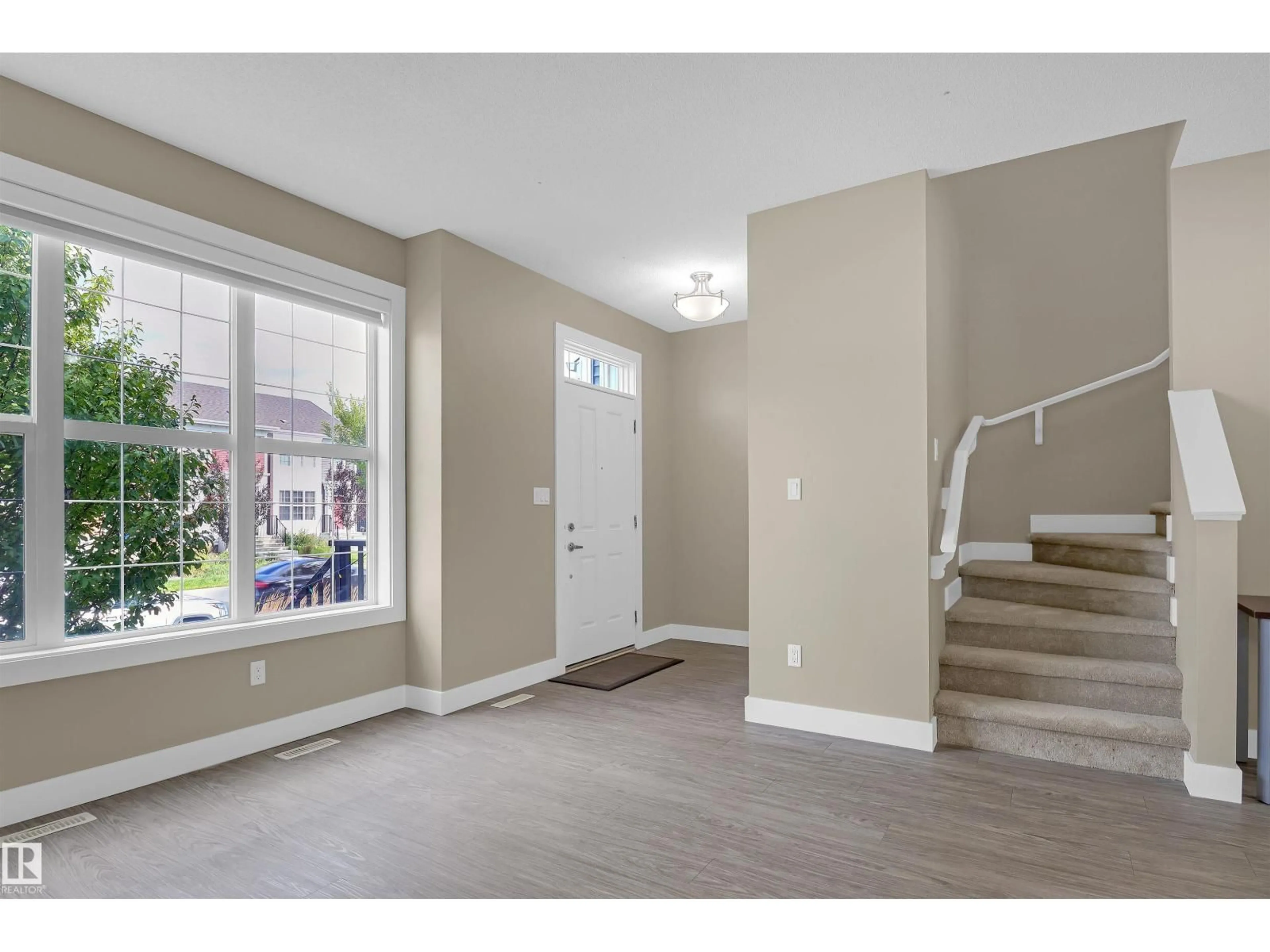 Indoor entryway for 2126 24 ST, Edmonton Alberta T6T0Y4