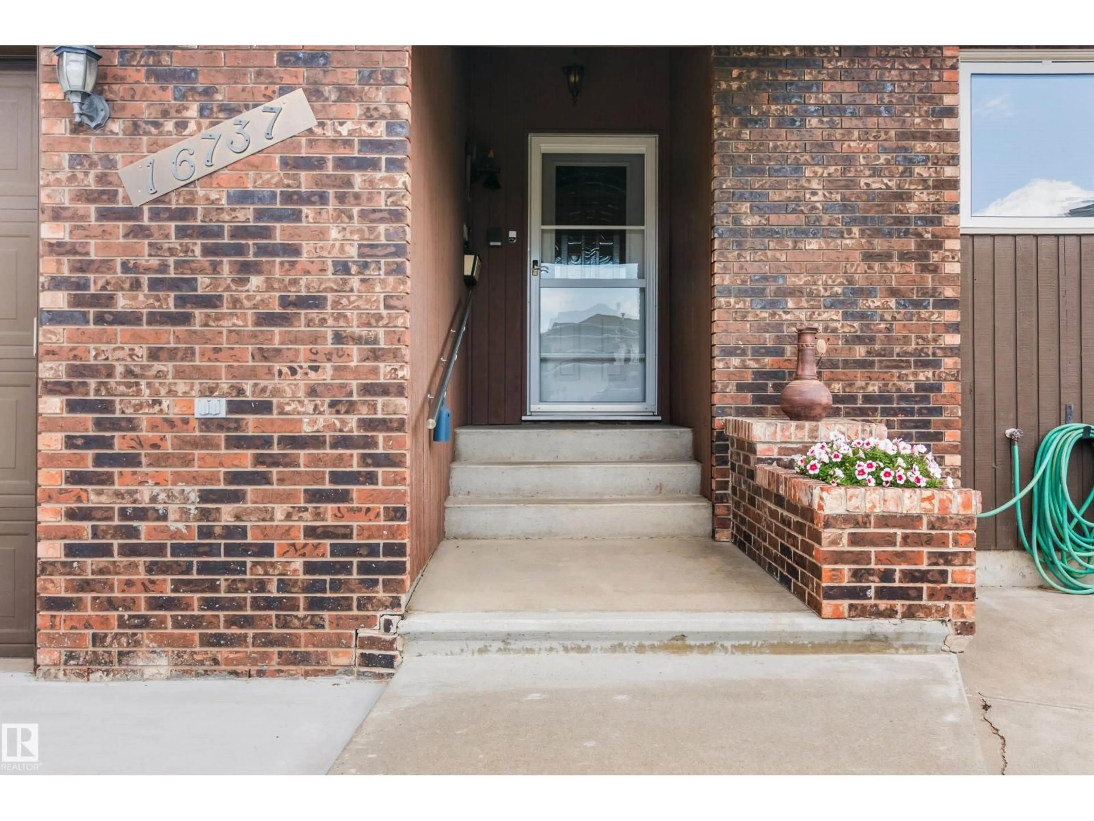 Unknown for 16737 110 ST, Edmonton Alberta T5X2T9