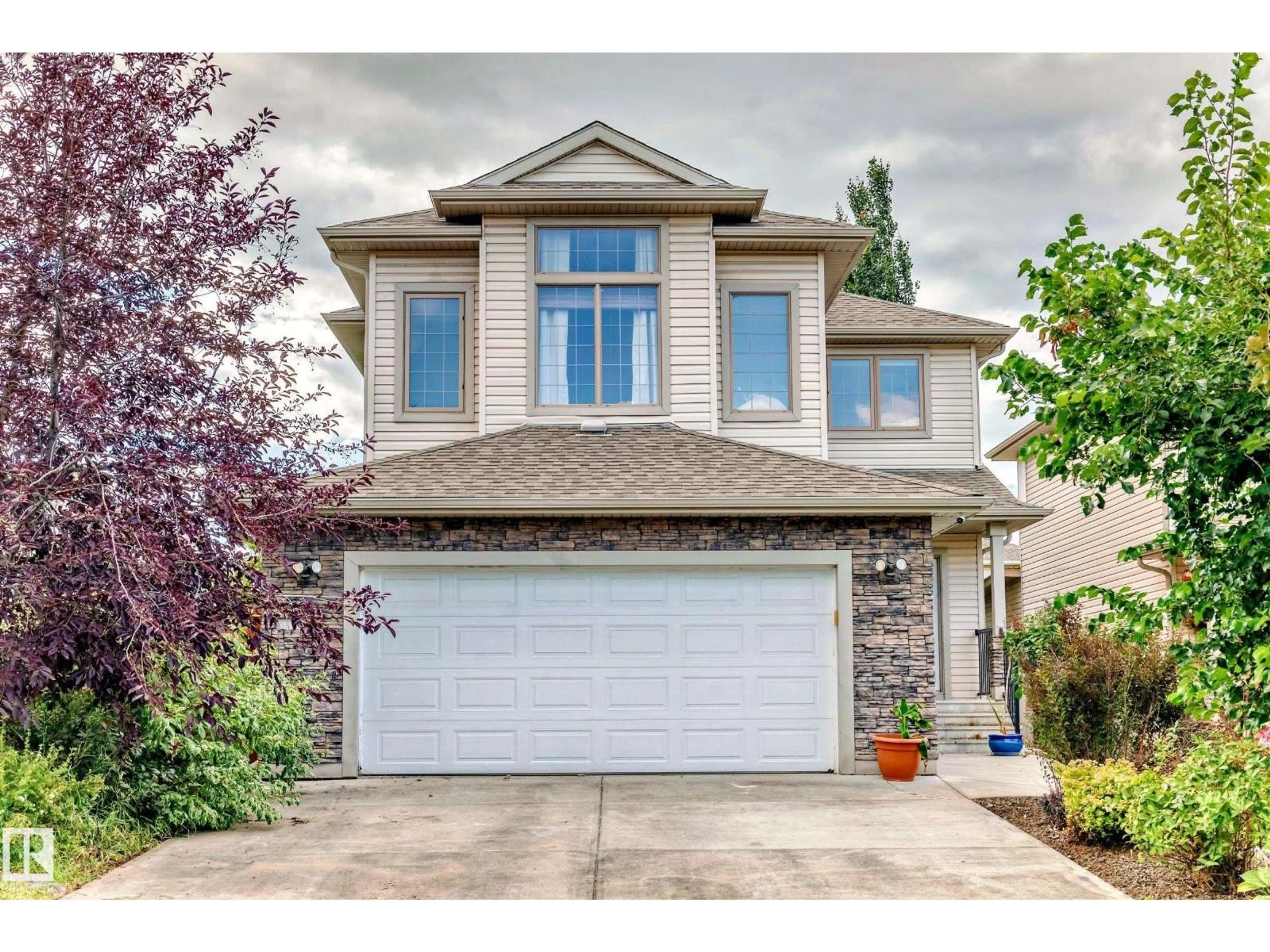 Home with vinyl exterior material, street for 4022 45 ST, Stony Plain Alberta T7Z0B4