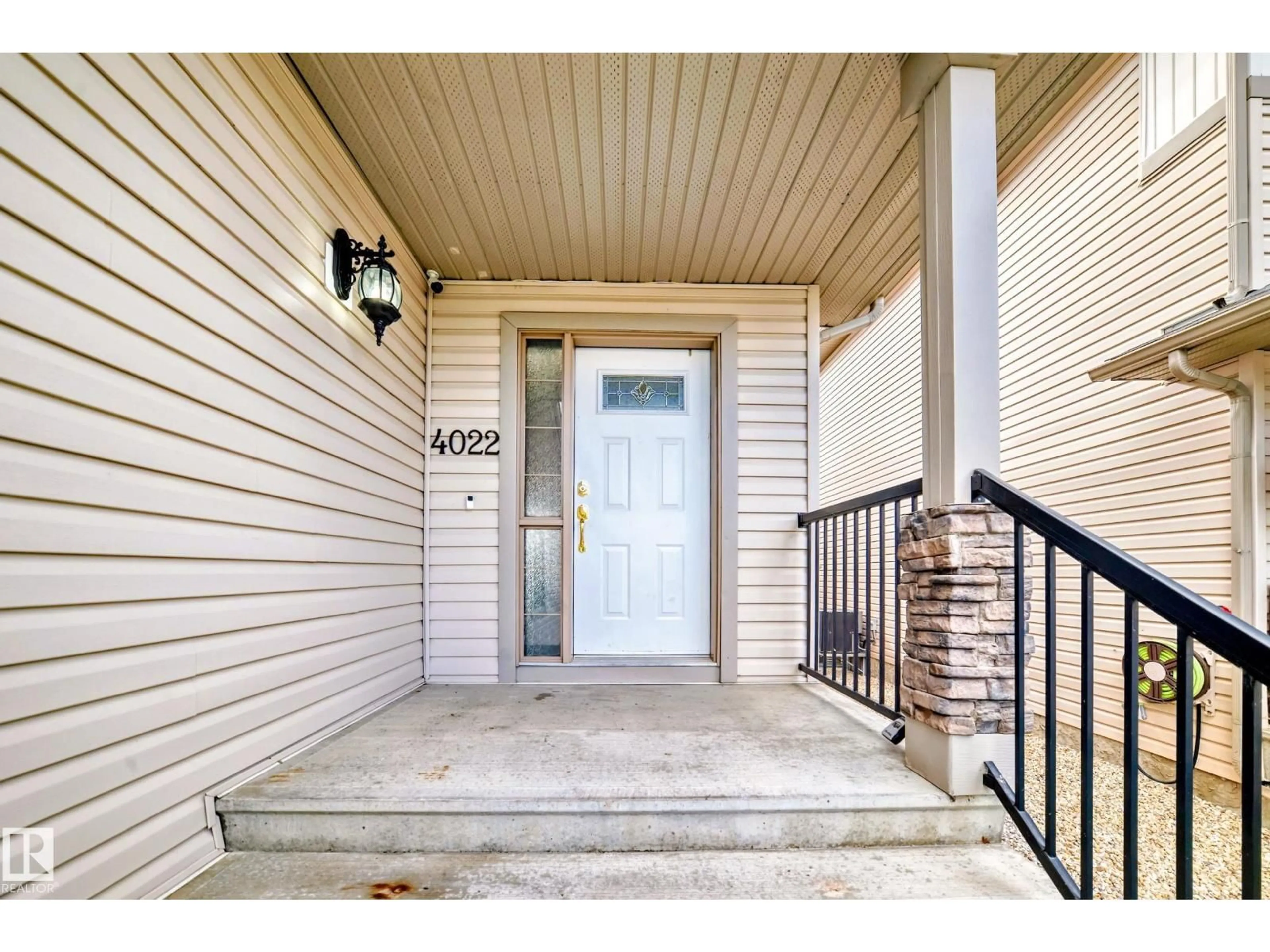 Indoor entryway for 4022 45 ST, Stony Plain Alberta T7Z0B4
