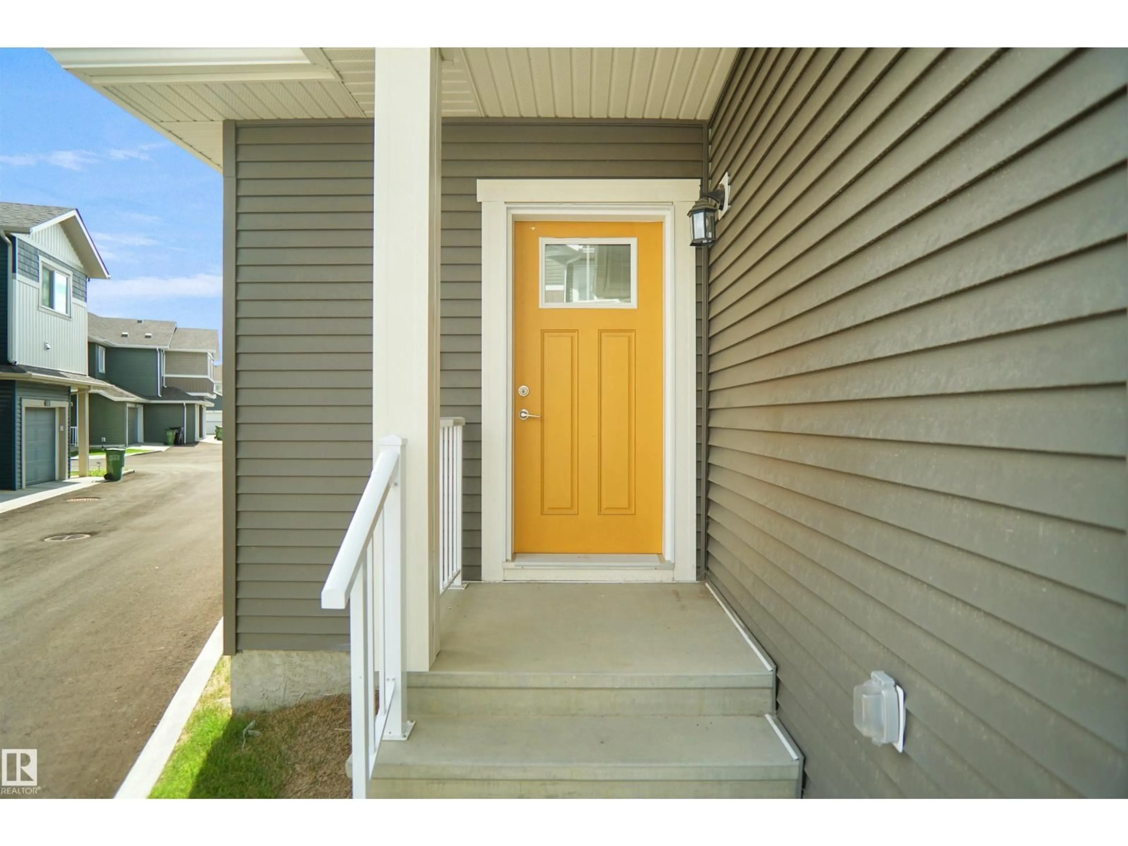 Indoor entryway for 13 - 603 ORCHARDS BV, Edmonton Alberta T6X2W8
