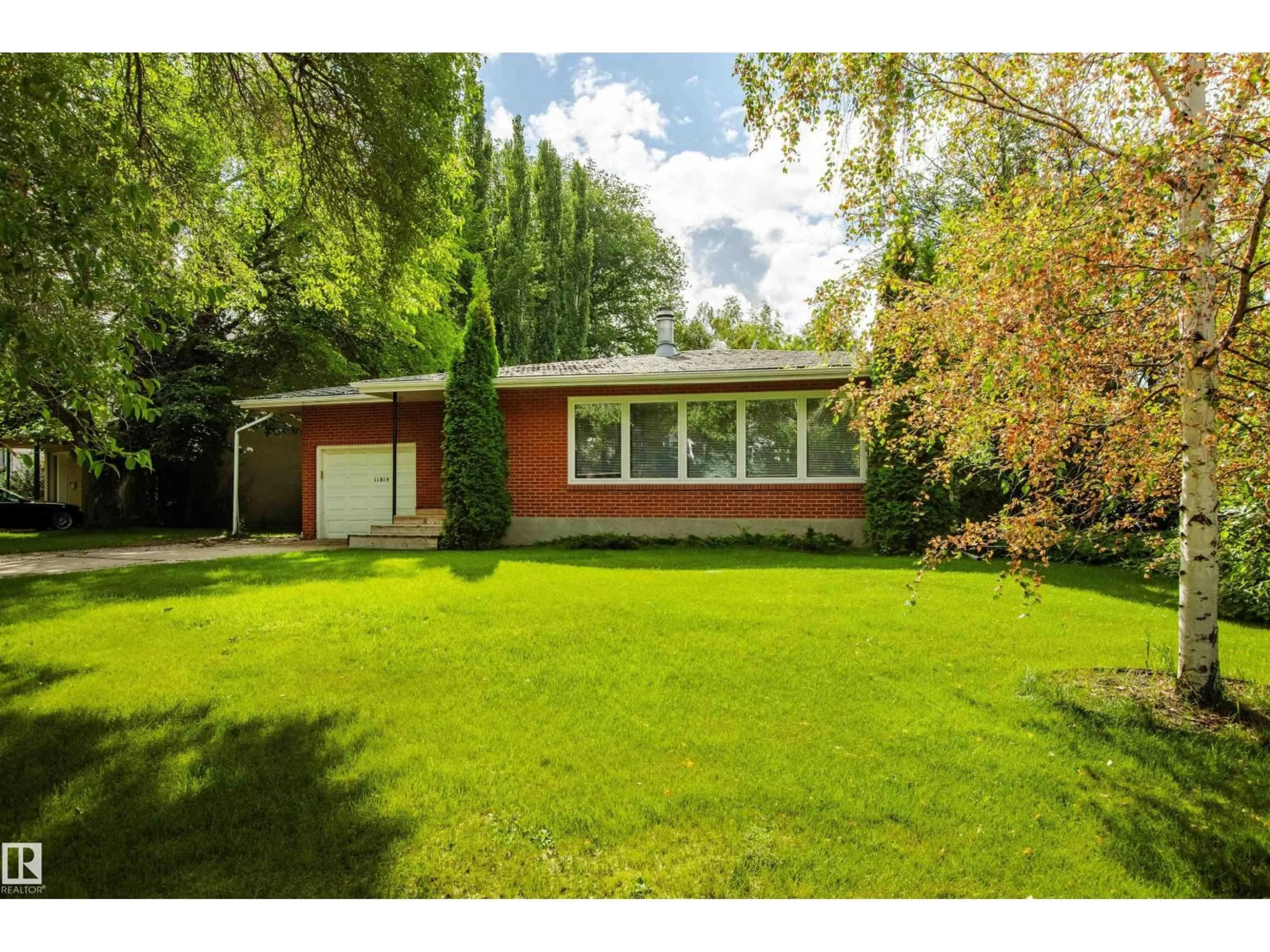Unknown for 11819 75 AV, Edmonton Alberta T6G0J4