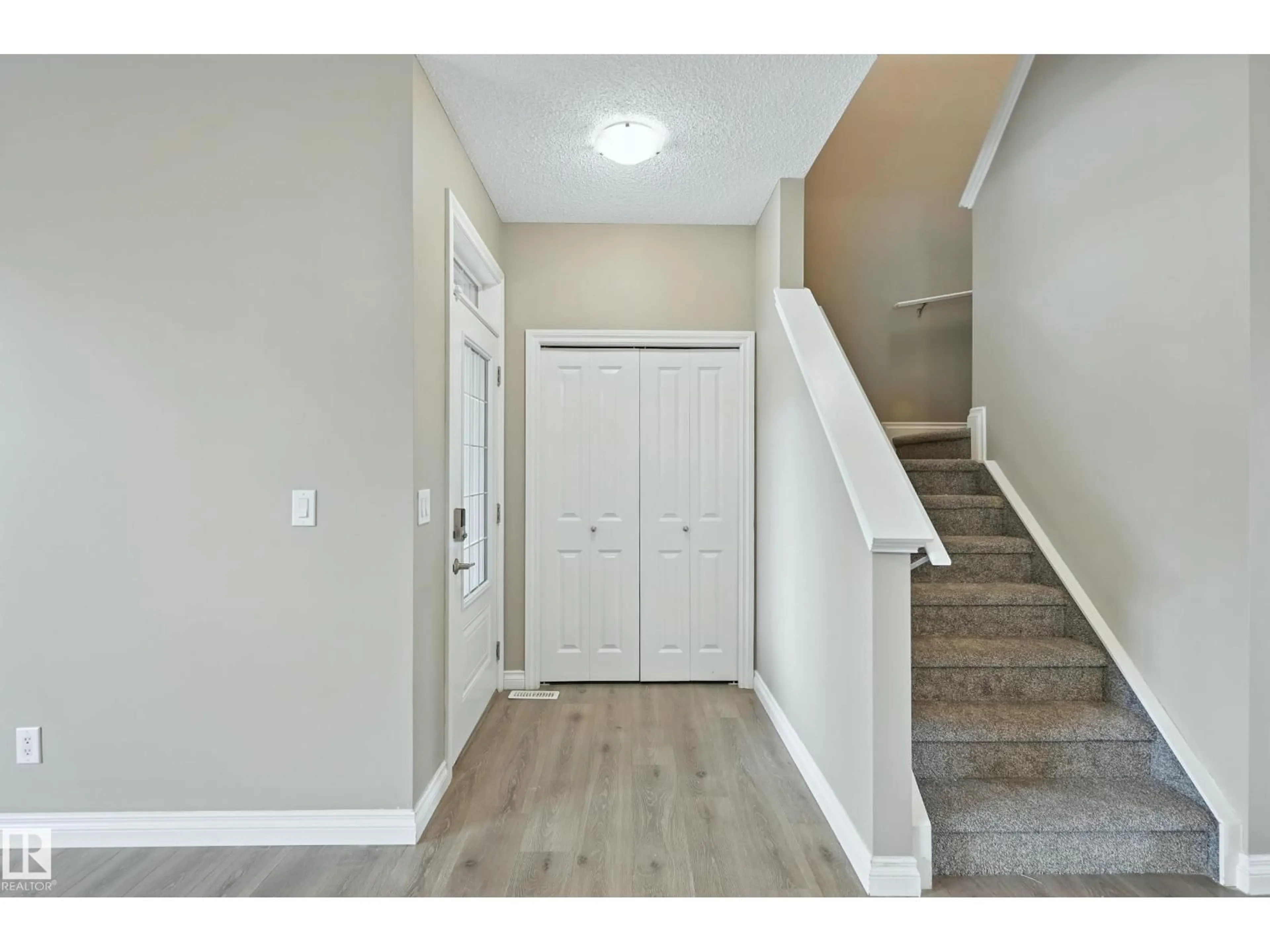 Indoor entryway for 8163 CHAPELLE WY, Edmonton Alberta T6W3L7