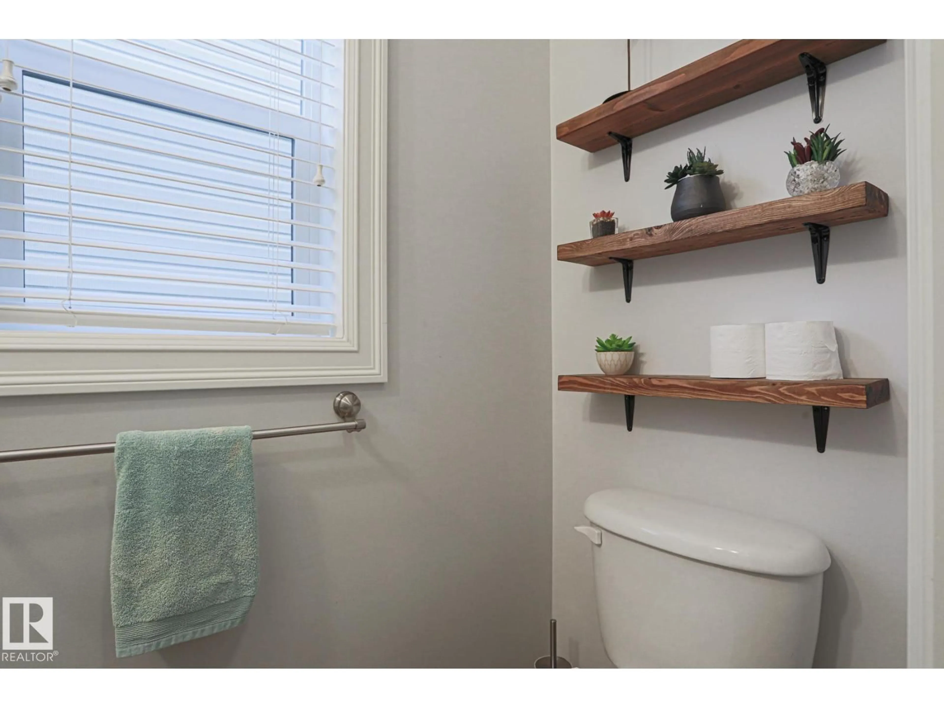 Standard bathroom, unknown for 39 VIVIAN WY, Spruce Grove Alberta T7X0C2