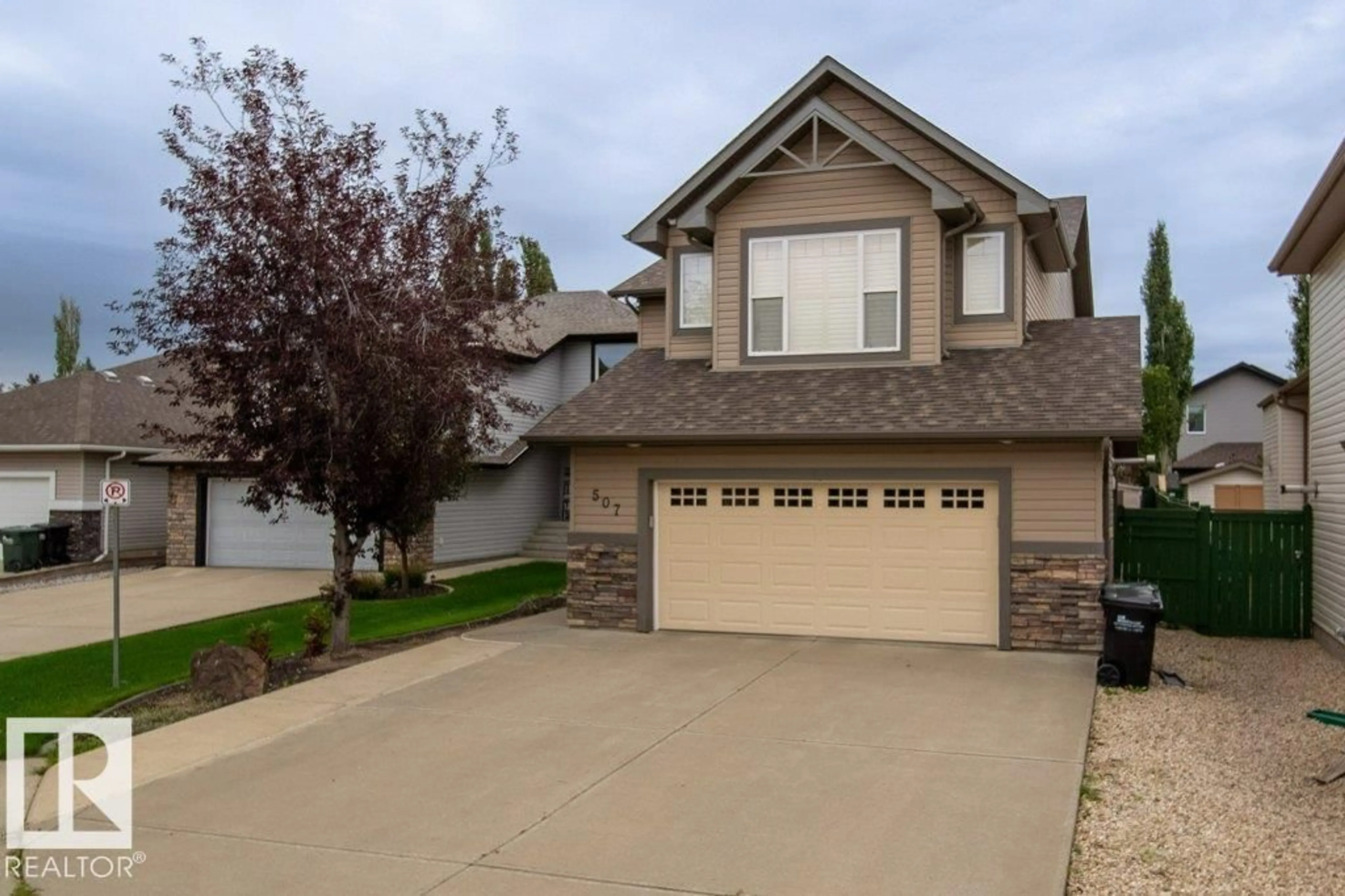 Home with vinyl exterior material, street for 507 CRANDELL CT, Sherwood Park Alberta T8H0H3