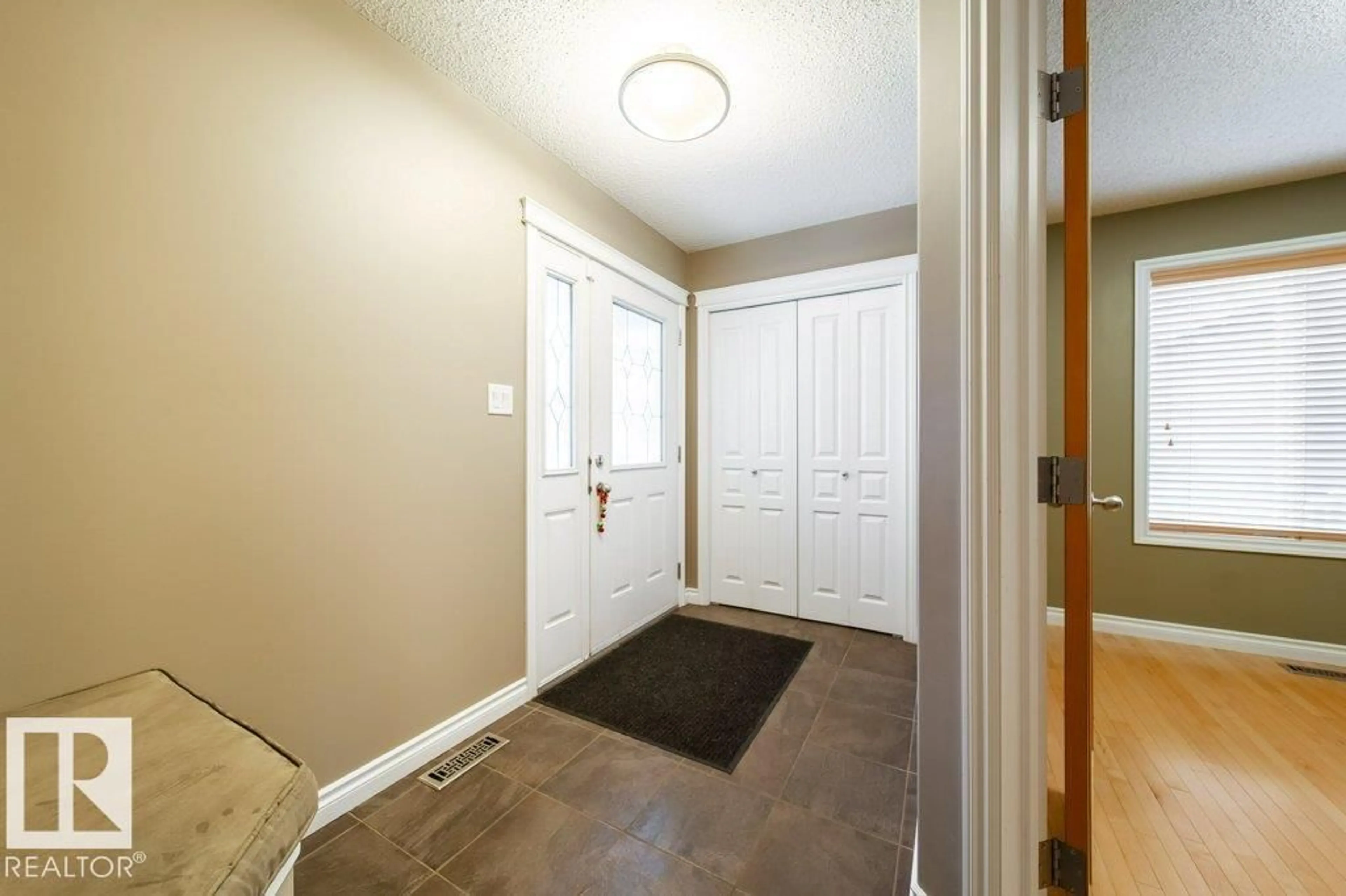 Indoor entryway for 507 CRANDELL CT, Sherwood Park Alberta T8H0H3