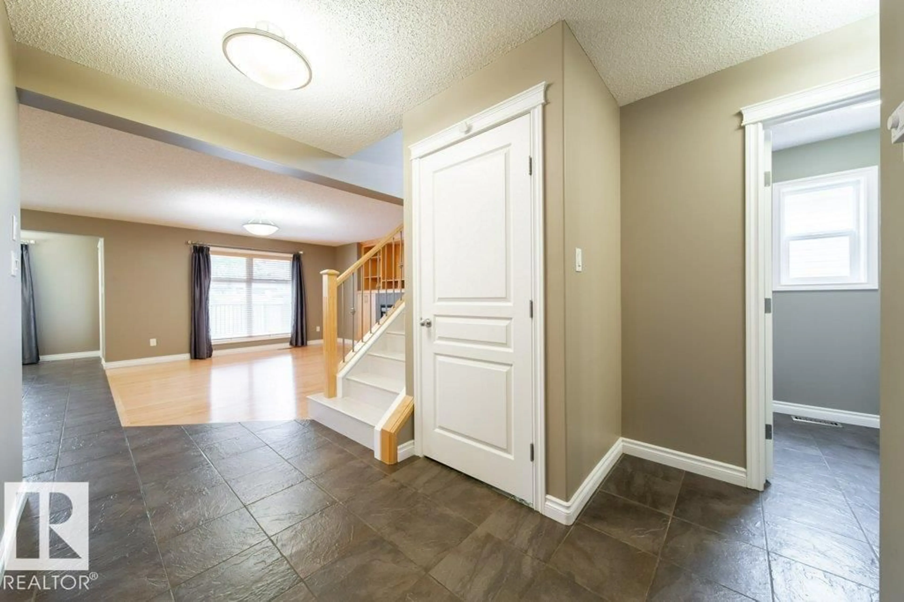 Indoor entryway for 507 CRANDELL CT, Sherwood Park Alberta T8H0H3