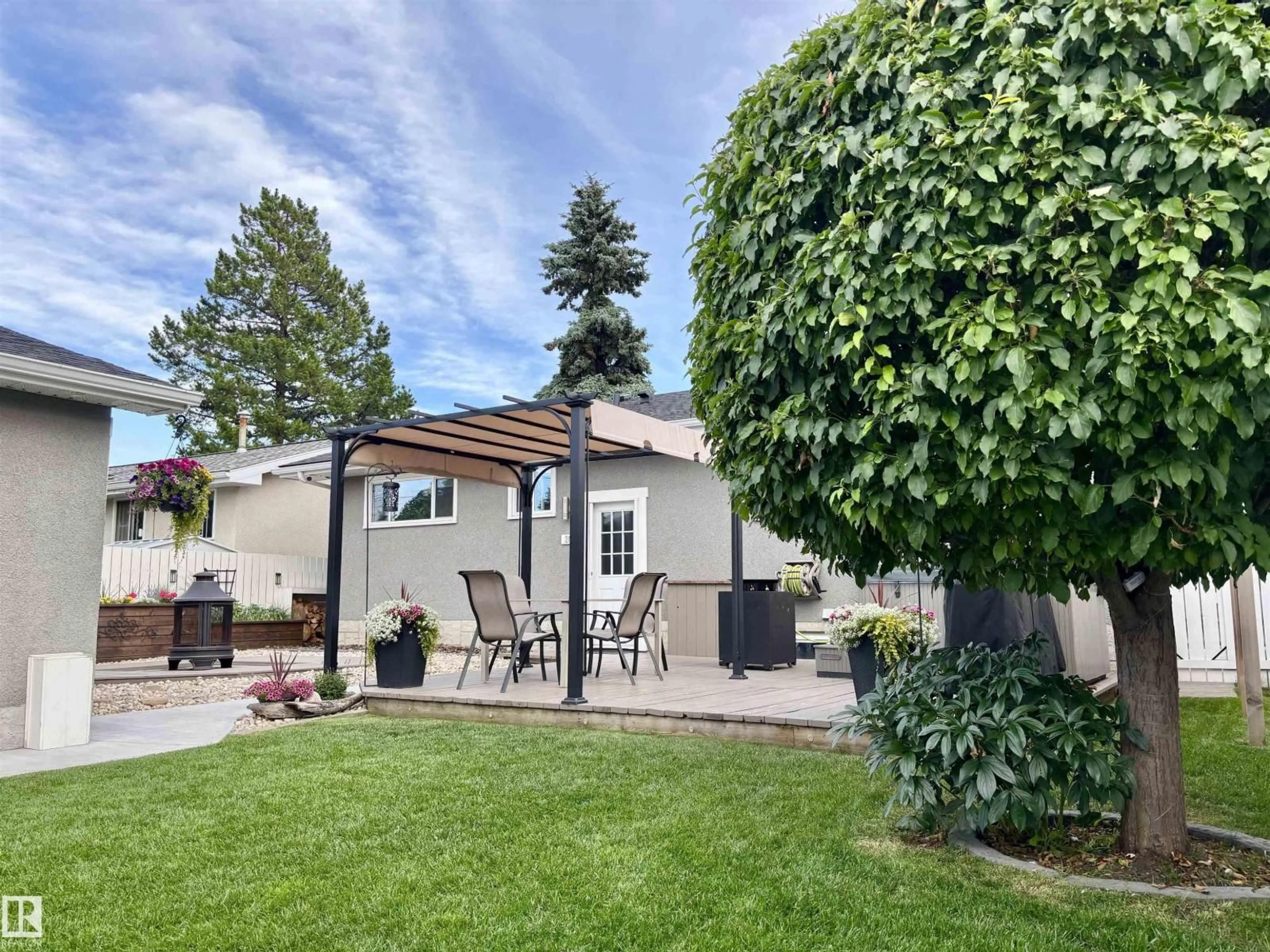 Patio, street for 20 CAPRI RD, Leduc Alberta T9E4M1