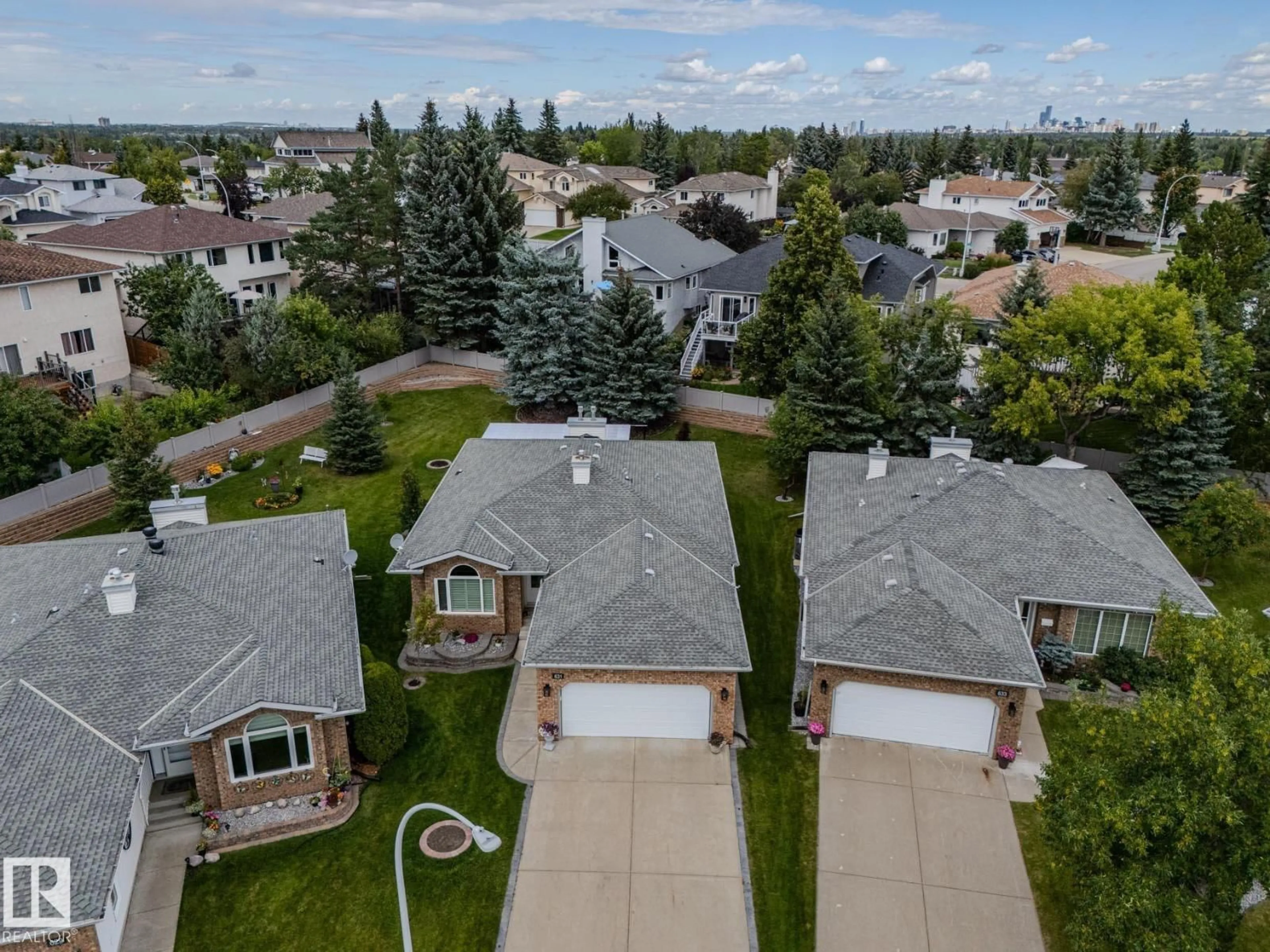 A pic from outside/outdoor area/front of a property/back of a property/a pic from drone, street for 631 REVELL WD, Edmonton Alberta T6R2H9