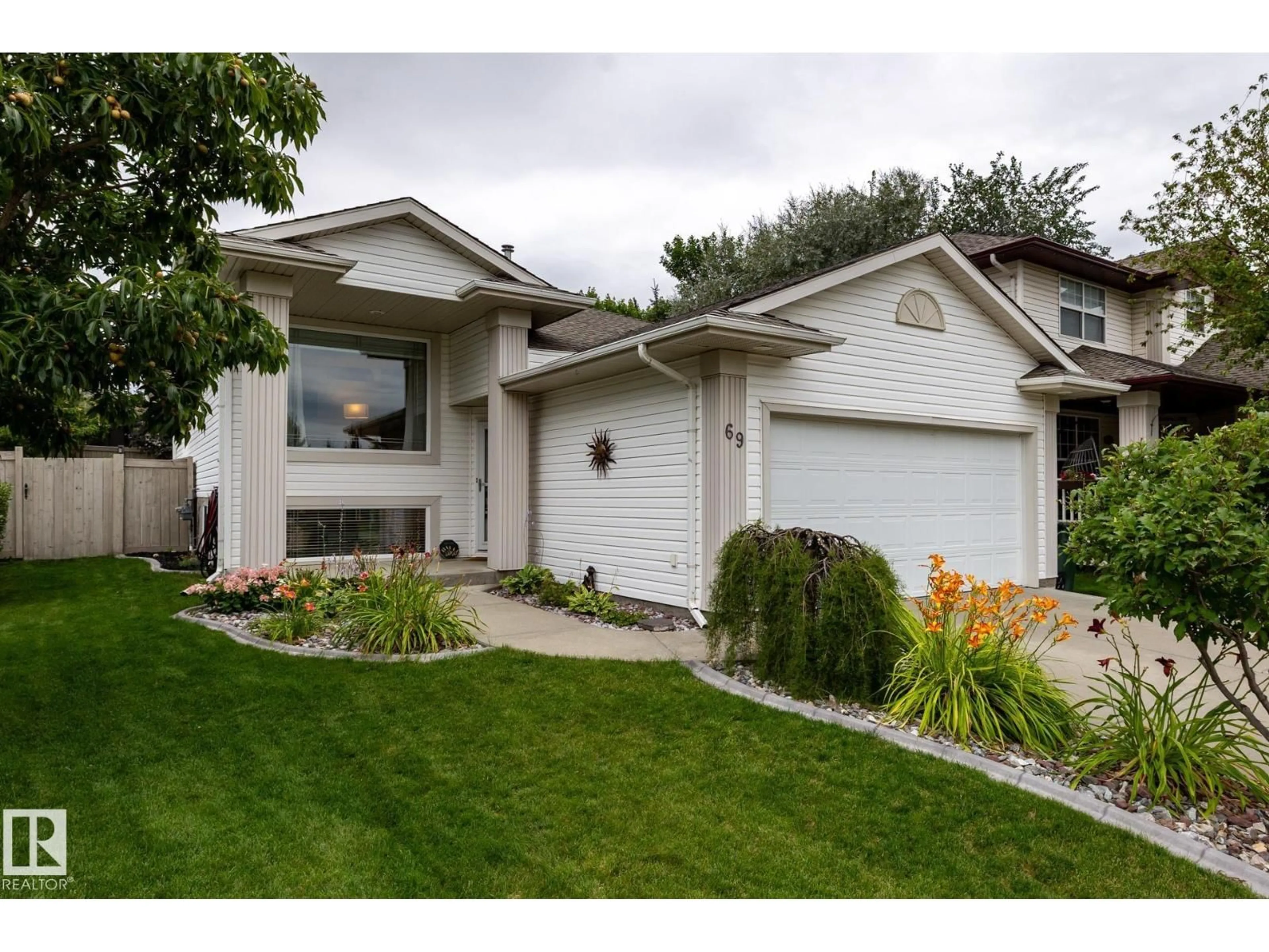 Home with vinyl exterior material, street for 69 RIDGEPOINT WY, Sherwood Park Alberta T8A6B3