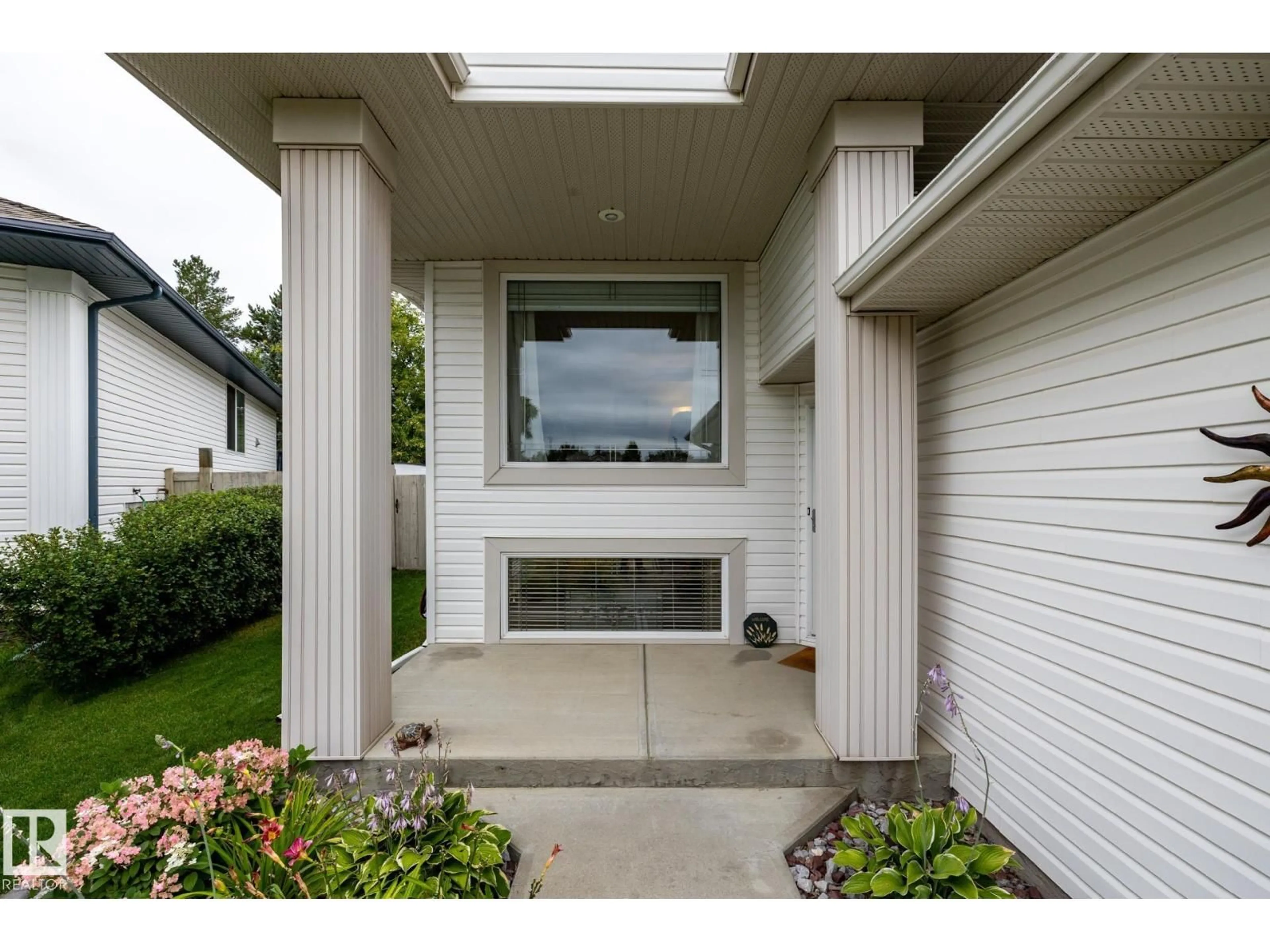 Indoor entryway for 69 RIDGEPOINT WY, Sherwood Park Alberta T8A6B3